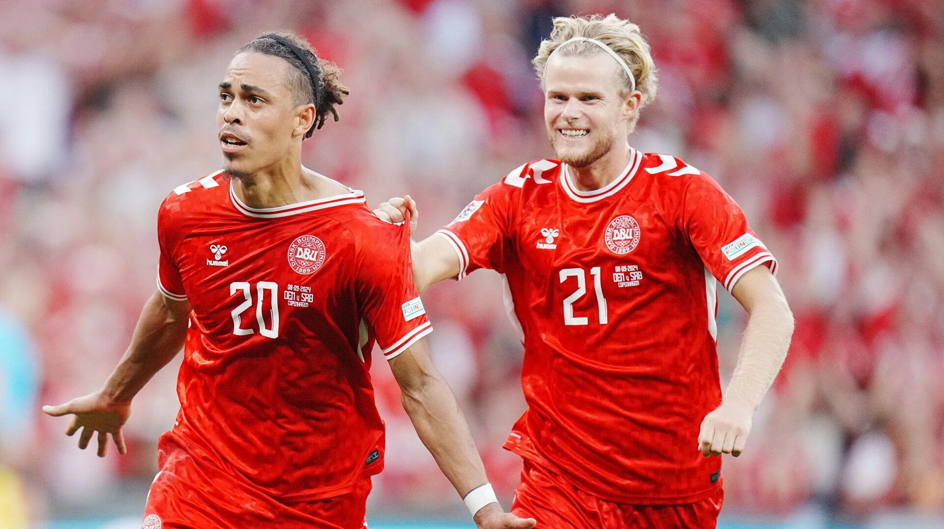 Danmark slog Serbien i sikker stil, da de søndag vandt med 2-0 i Parken. Blandt andet på et saksesparksmål af Yussuf Poulsen.