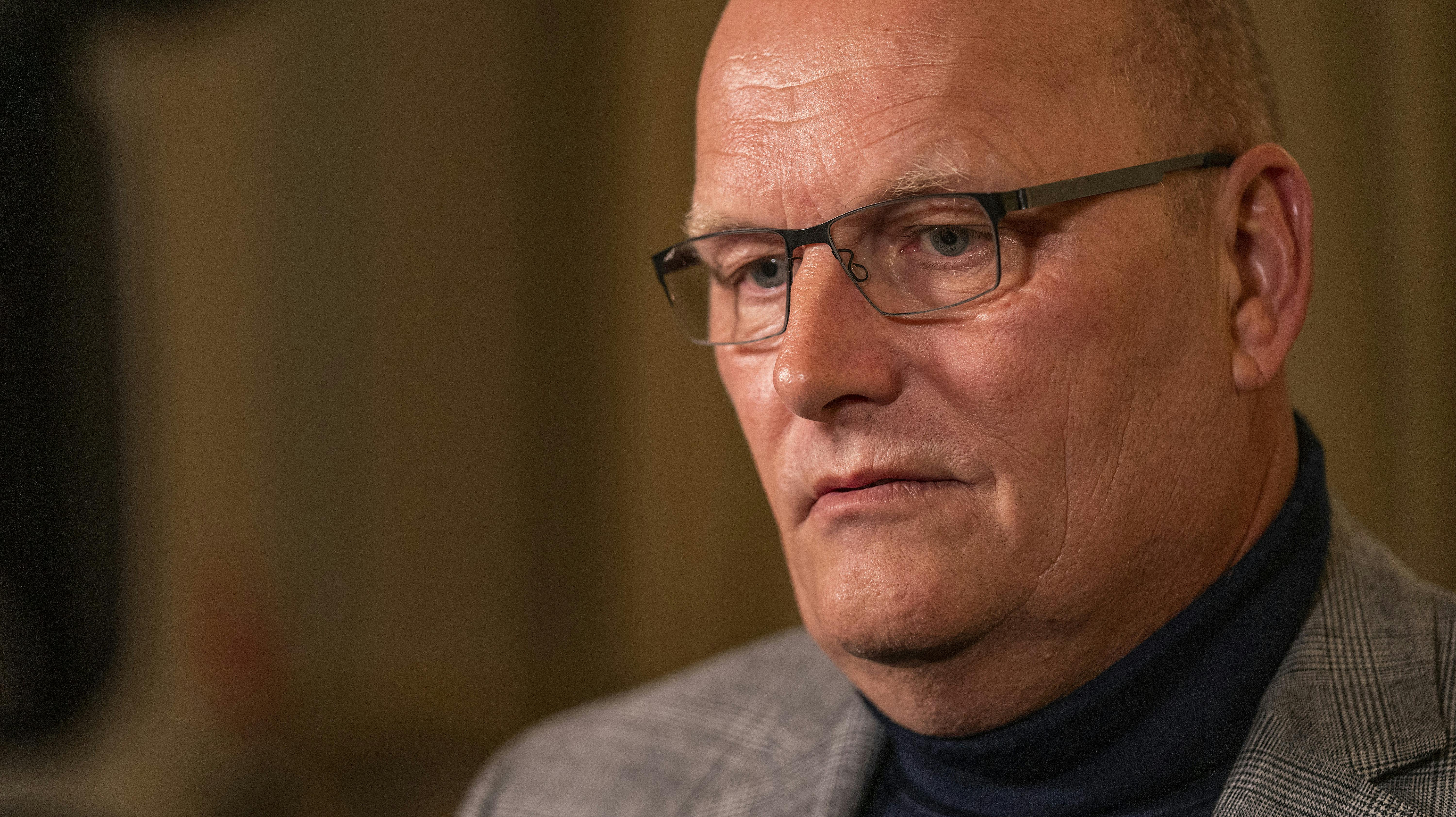 En meget ærlig Bjarne Riis fortæller om en hård barndom i et nyt DR-program.