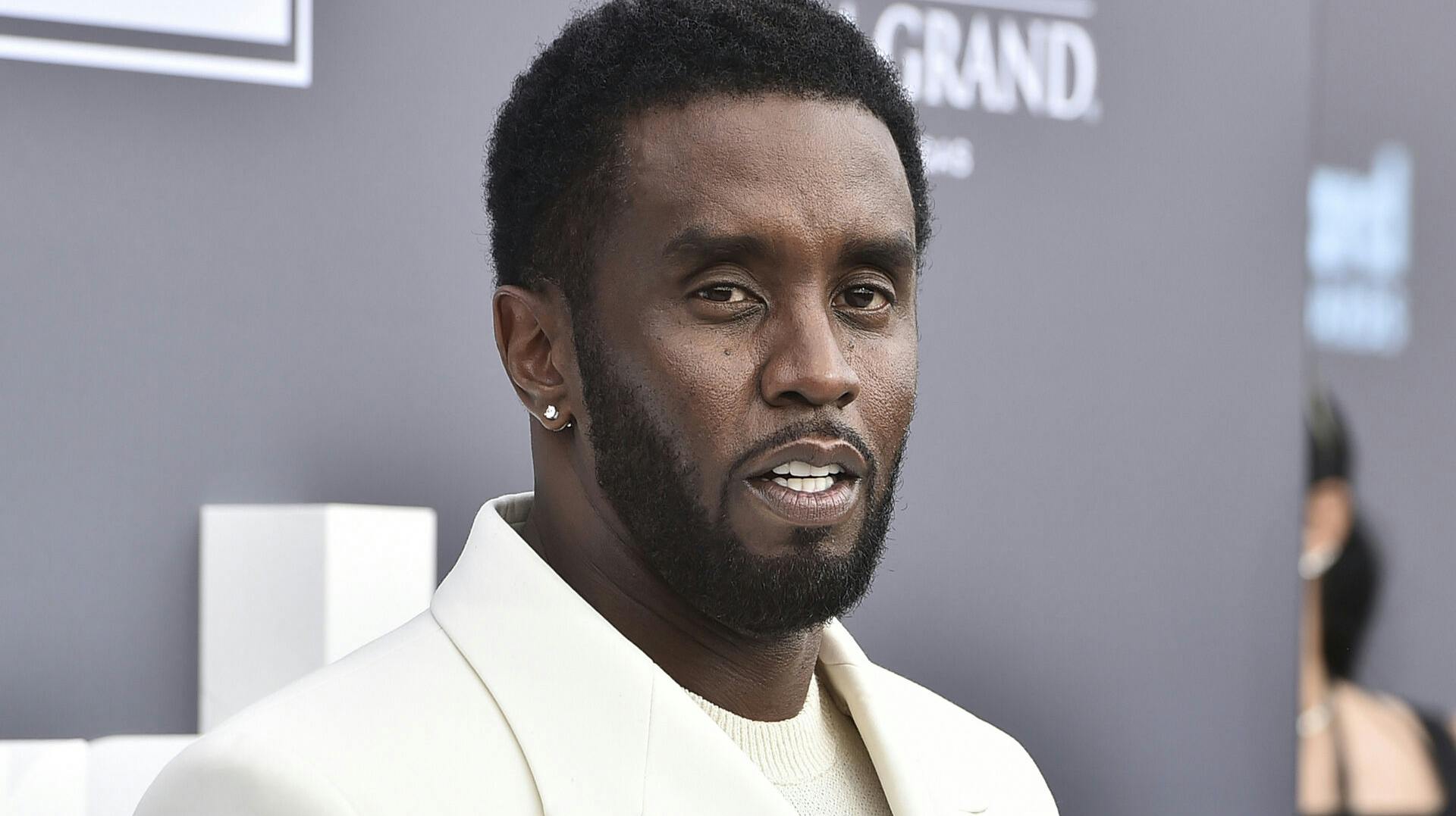 Sean "Diddy" Combs er blevet ramt af endnu en nedtur. Den voldtægtsanklagede rapper er i retten blevet dømt til at skulle betale 677 millioner kroner, efter han har tabt en retssag mod Derrick Lee Cardello-Smith.