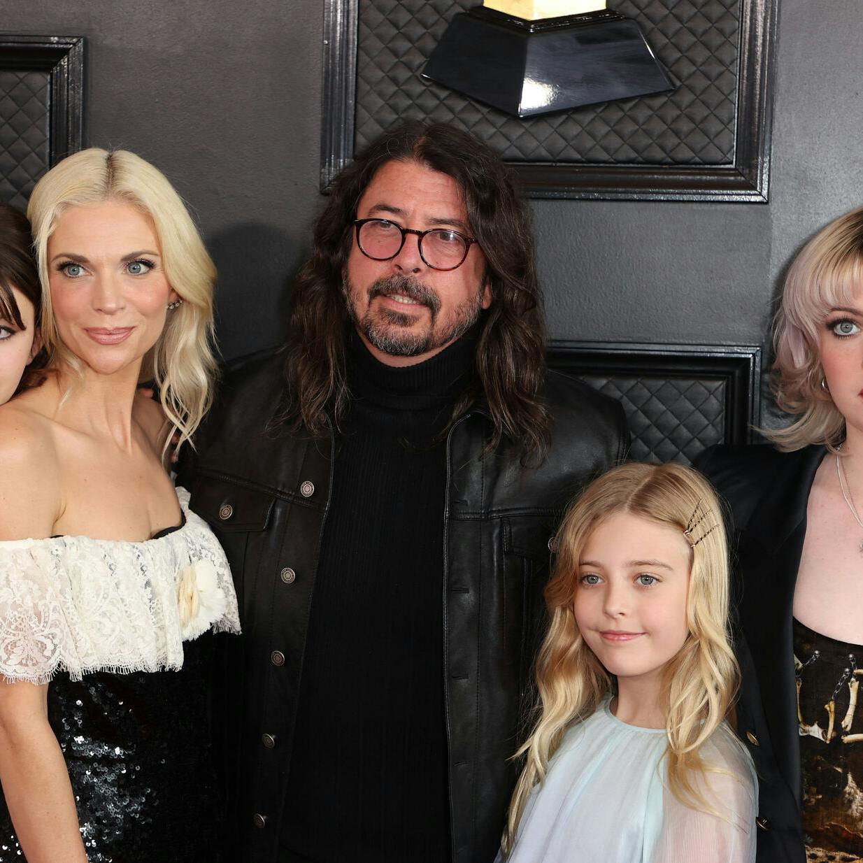 Dave Grohl med sin familie til sidste års Grammy-uddeling.