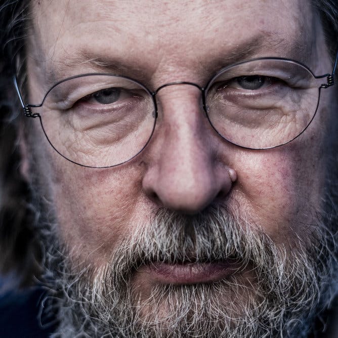 Filminstruktøren Lars von Trier er trods sin diagnose Parkinsons sygdom i gang med en ny film.