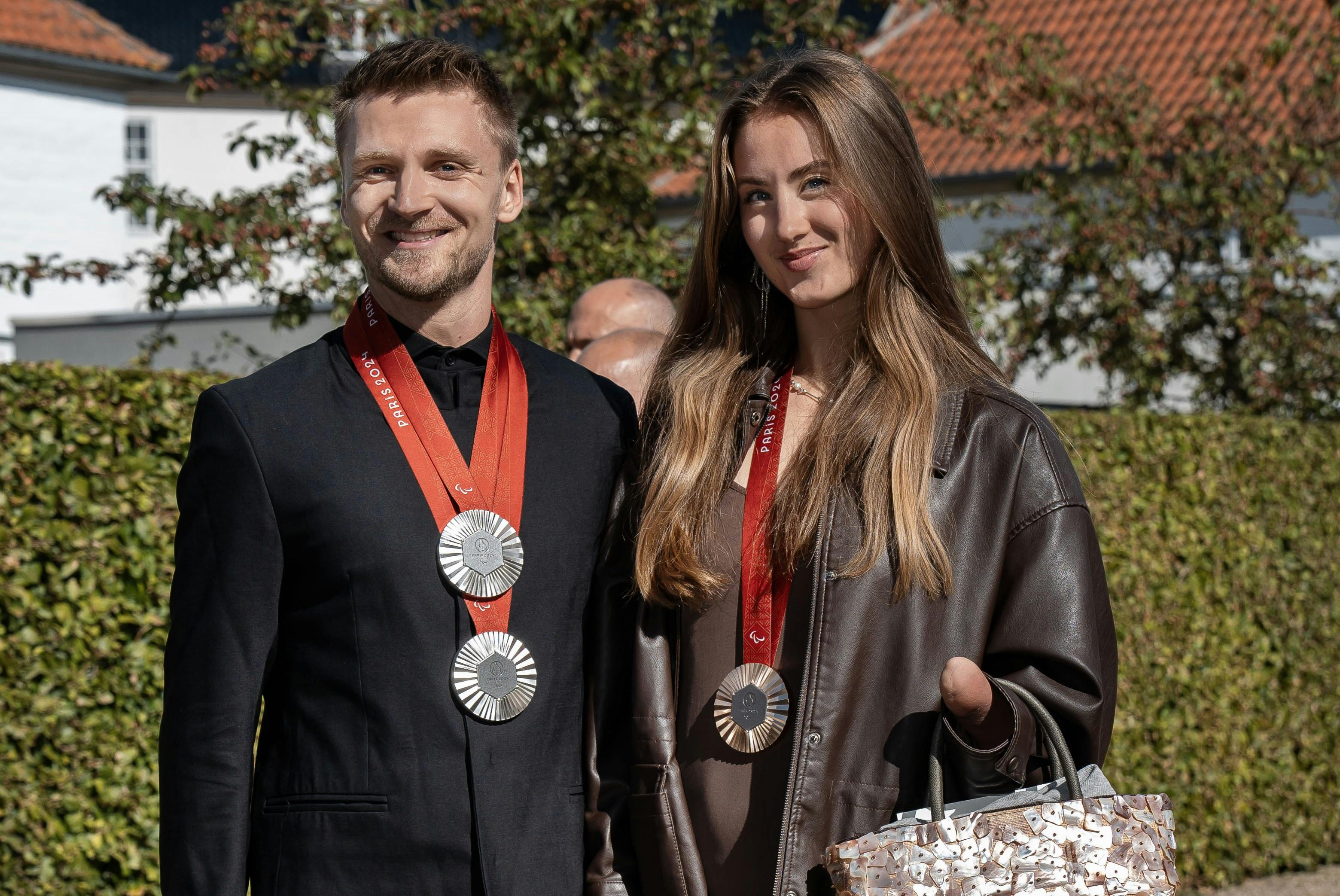 Bjørk Nørremark havde taget bronzemedaljen rundt om halsen, da hun torsdag var til reception på Fredensborg Slot med kongeparret.