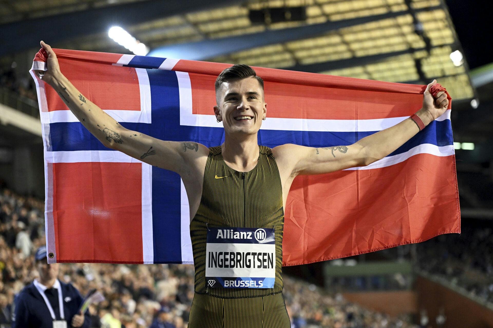 Jakob Ingebrigtsen, of Norway, celebrates after winning the men's 1500 meters during the Diamond League final 2024 athletics meet in Brussels, Friday, Sept. 13, 2024. (AP Photo/Frederic Sierakowski)