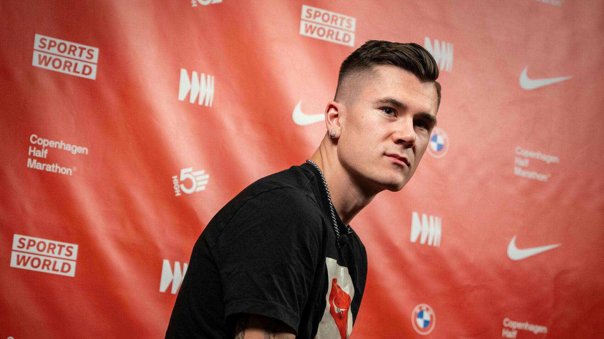Den norske løber Jakob Ingebrigtsen til pressemøde om deltagere til Copenhagen Half Marathon på Hotel Scandic Falkoner på Frederiksberg, lørdag den 14. september 2024. CPH Half Marathon løbes søndag. (Foto: Emil Nicolai Helms/Scanpix 2024)