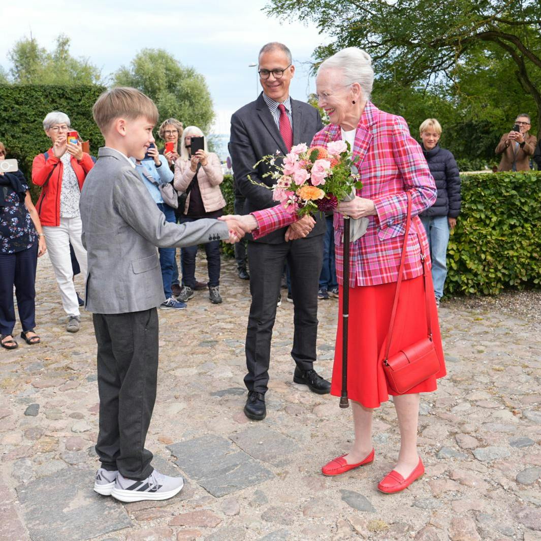 Dronning Margrethe ankommer til Rungstedlund-prisen.