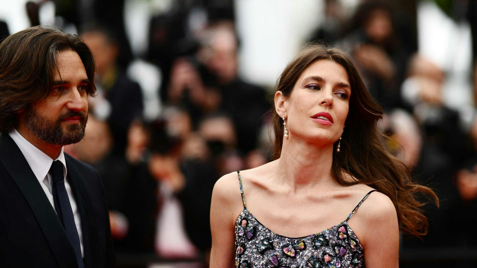 Rygterne har svirret, men nu står det klart, at Charlotte Casiraghi og Dimitri Rassam er blevet skilt.