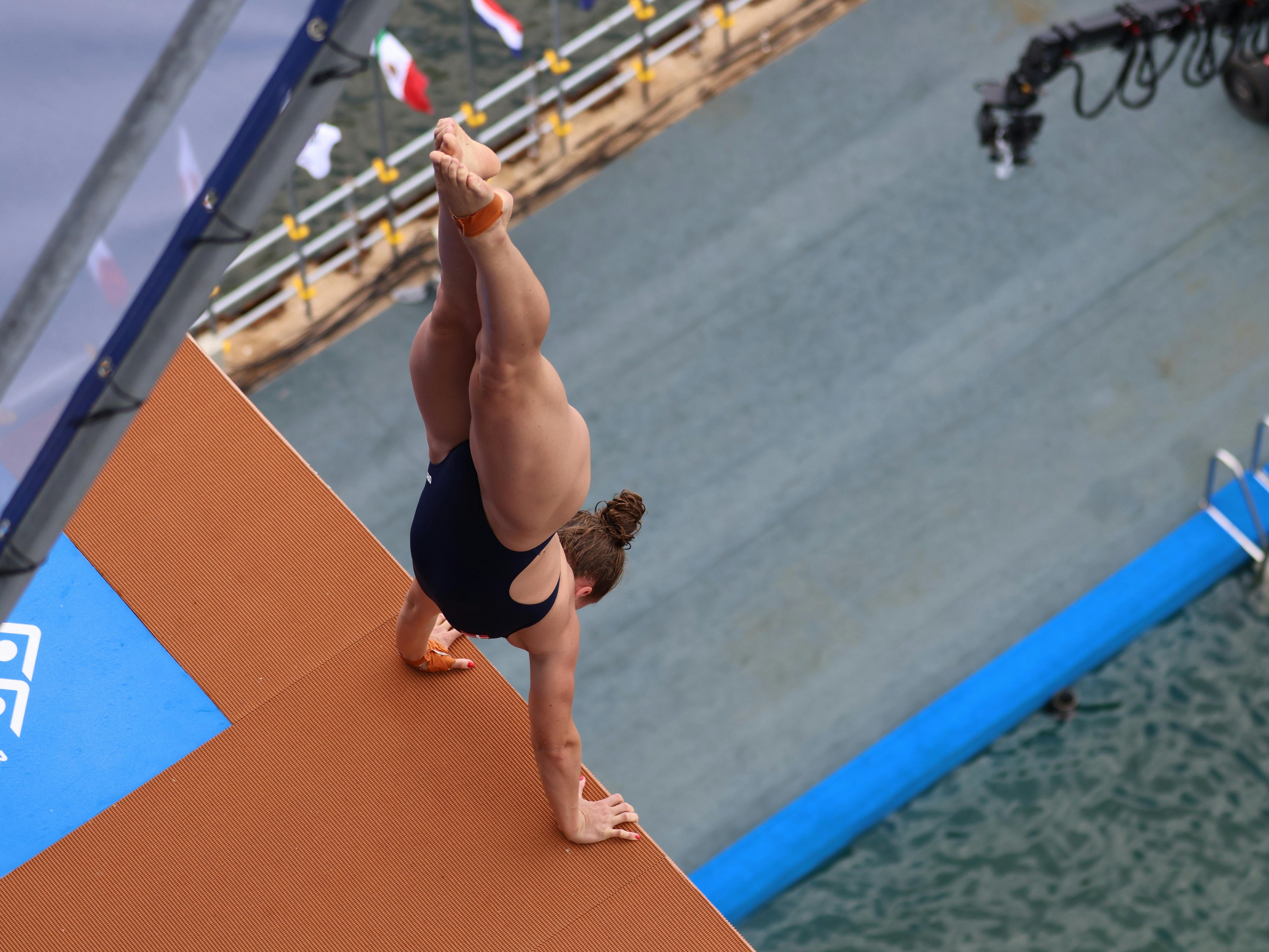 Annika Bornebusch har en baggrund i gymnastik og fandt ud af, at den kunne bruges i highdiving. TIl VM i 2024 i Doha i Qatar blev hun nummer 16 ud af 21.