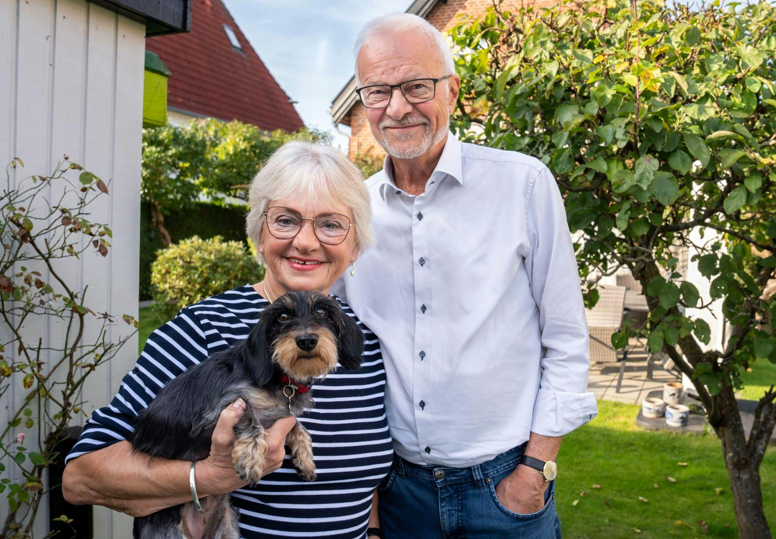 Pia Kjærsgaard har siden før hendes tid i Folketinget været gift med sin mand, Henrik Thorup. Her ses de sammen med deres hund, Sonja. 