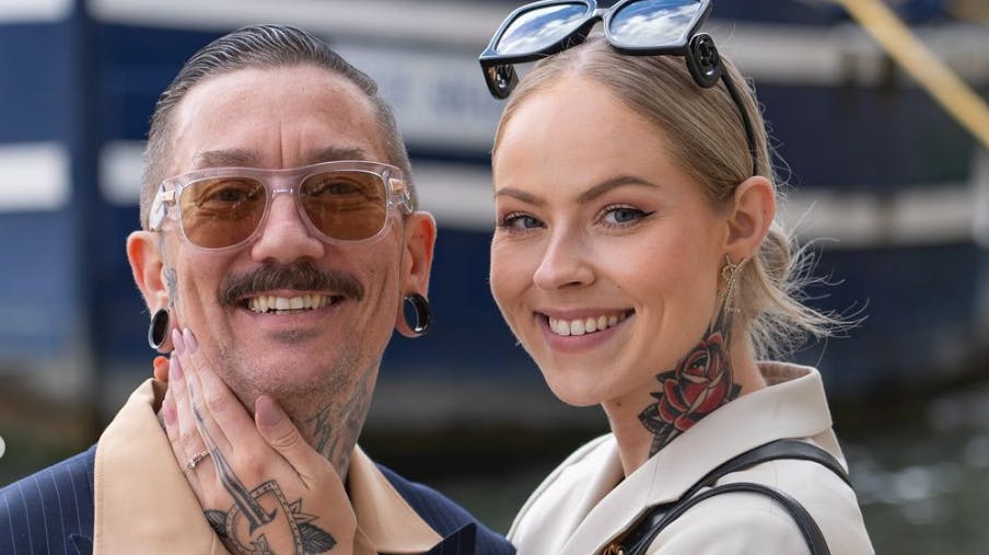 Morten og Simone Spangsvig blev første gang gift i 2019. I sidste uge valgte parret at forny deres løfter, da de var i Paris. 