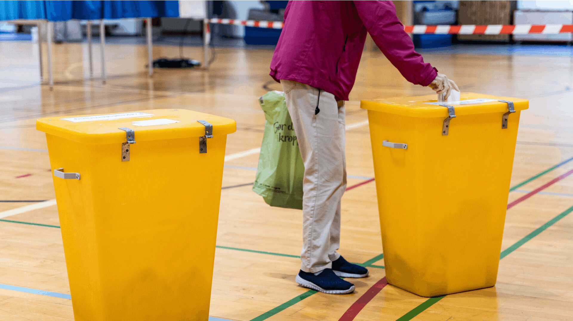 Står det til anklagemyndigheden, så skal en byrådspolitiker idømmes en fængselsstraf for at have begået vold mod en kvinde sidste år.