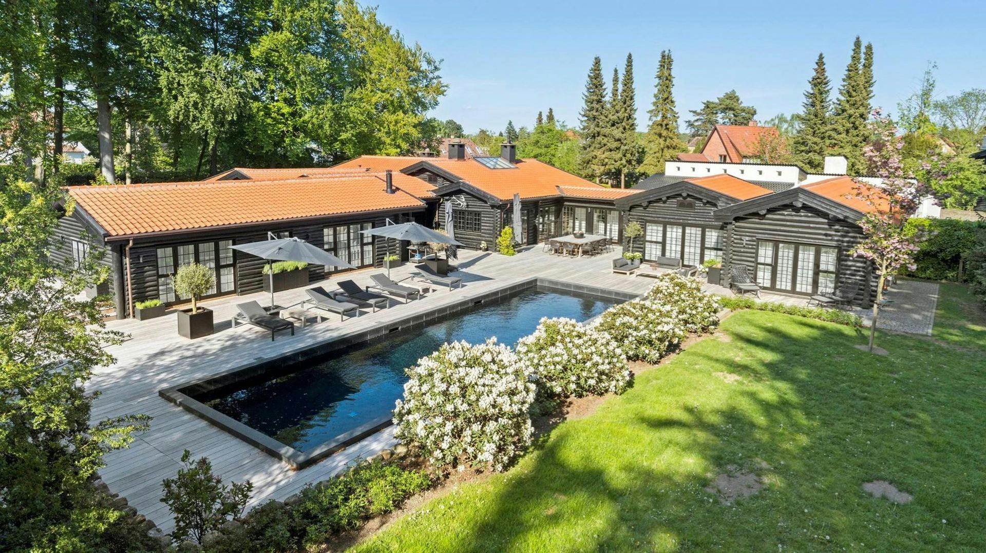 En pragtfuld villa er kommet til salg, og den kan blive din, hvis du ligger inde med 73 millioner kroner.