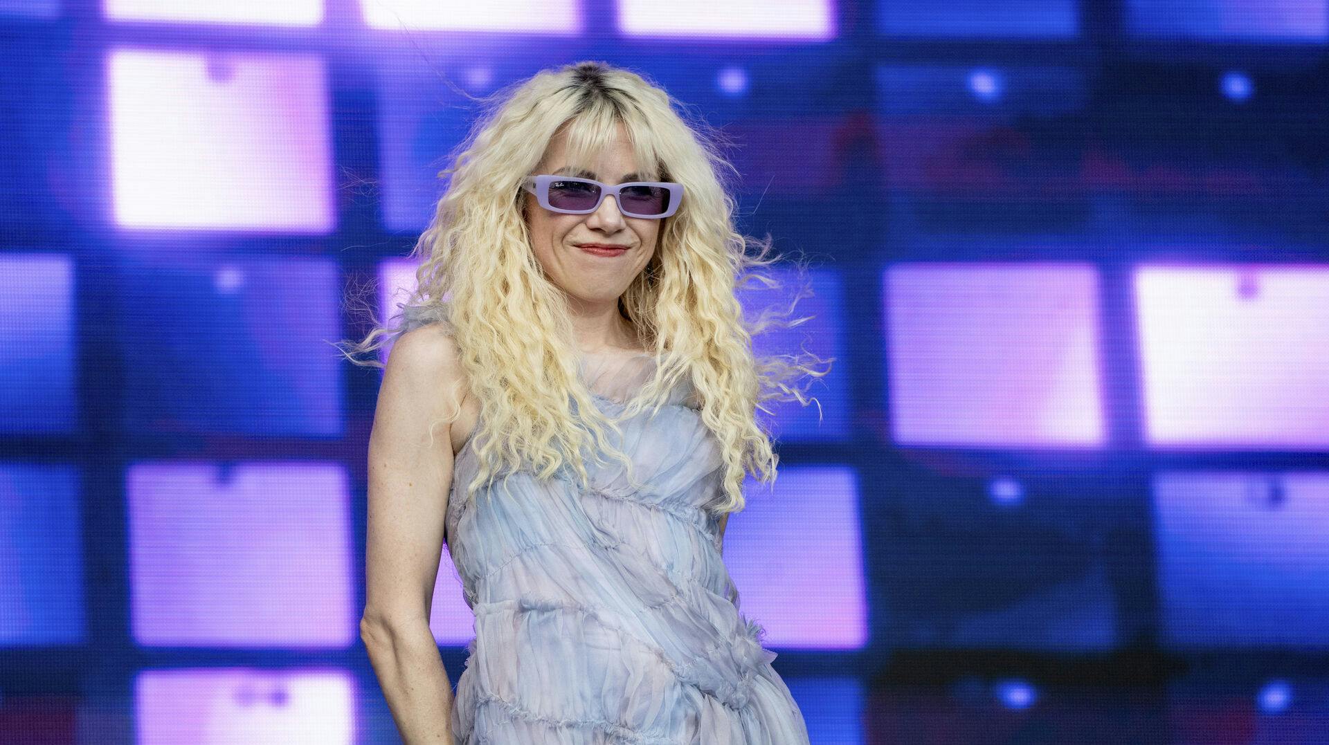 Carly Rae Jepsen er blevet forlovet.