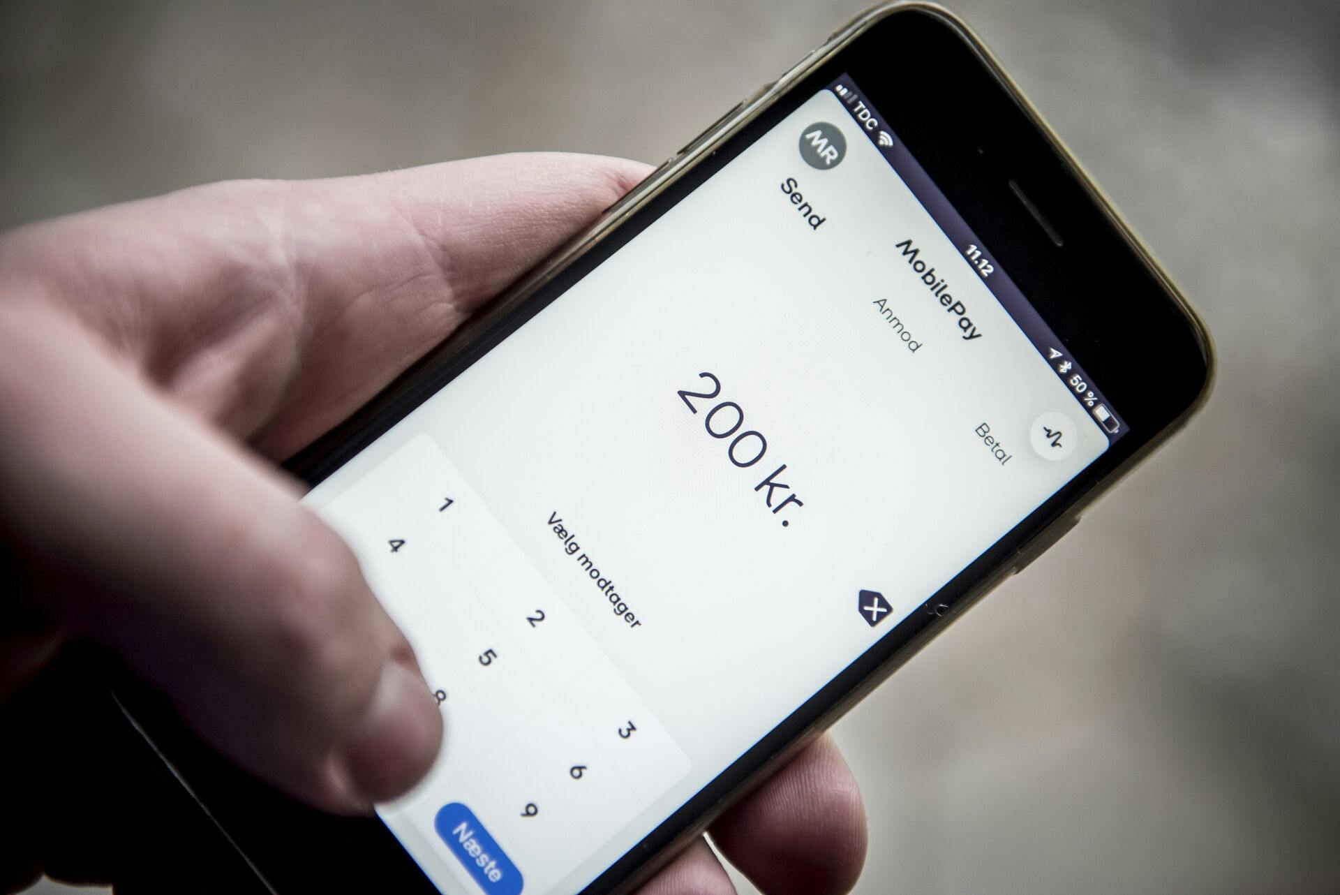 Det er nu muligt at sende penge med MobilePay til personer i Sverige.