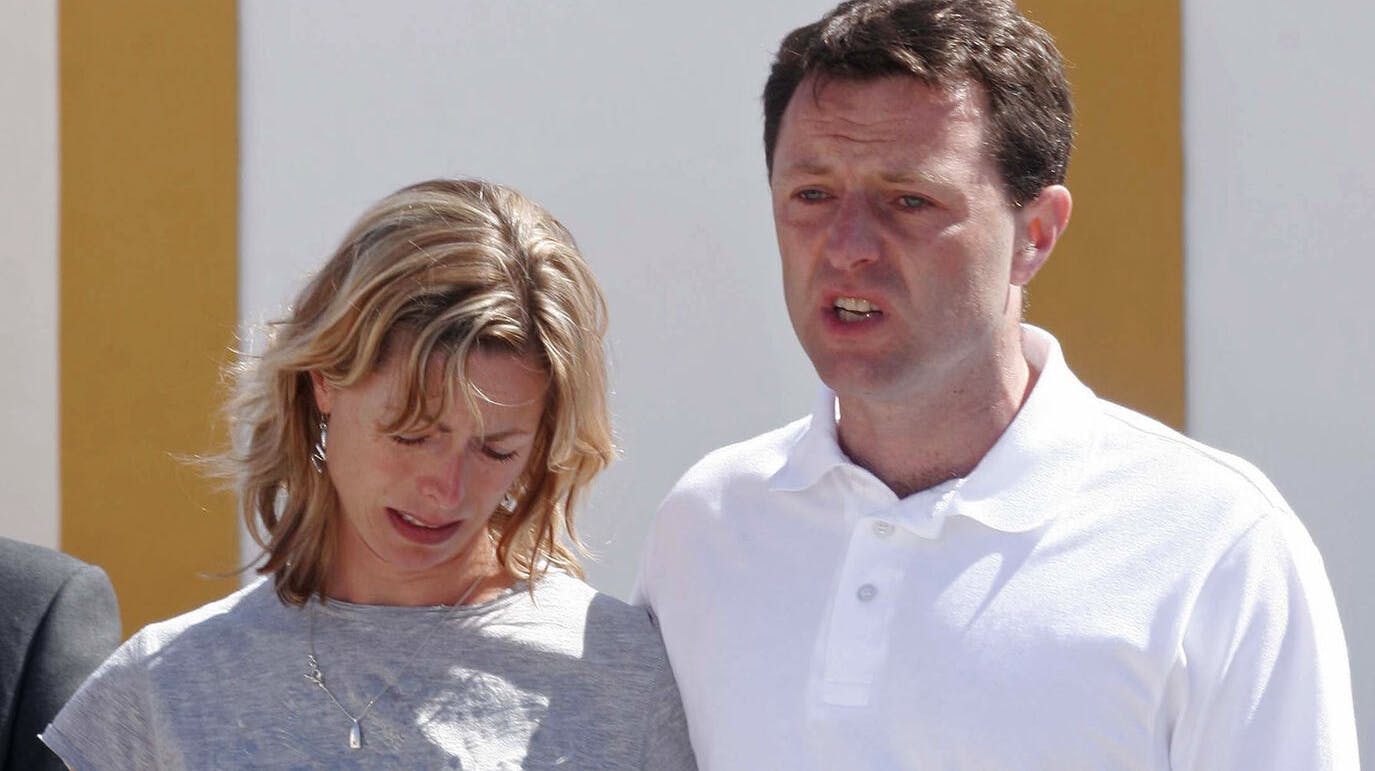 Kate og Gerry McCann fotograferet tre dage efter Maddie forsvandt.