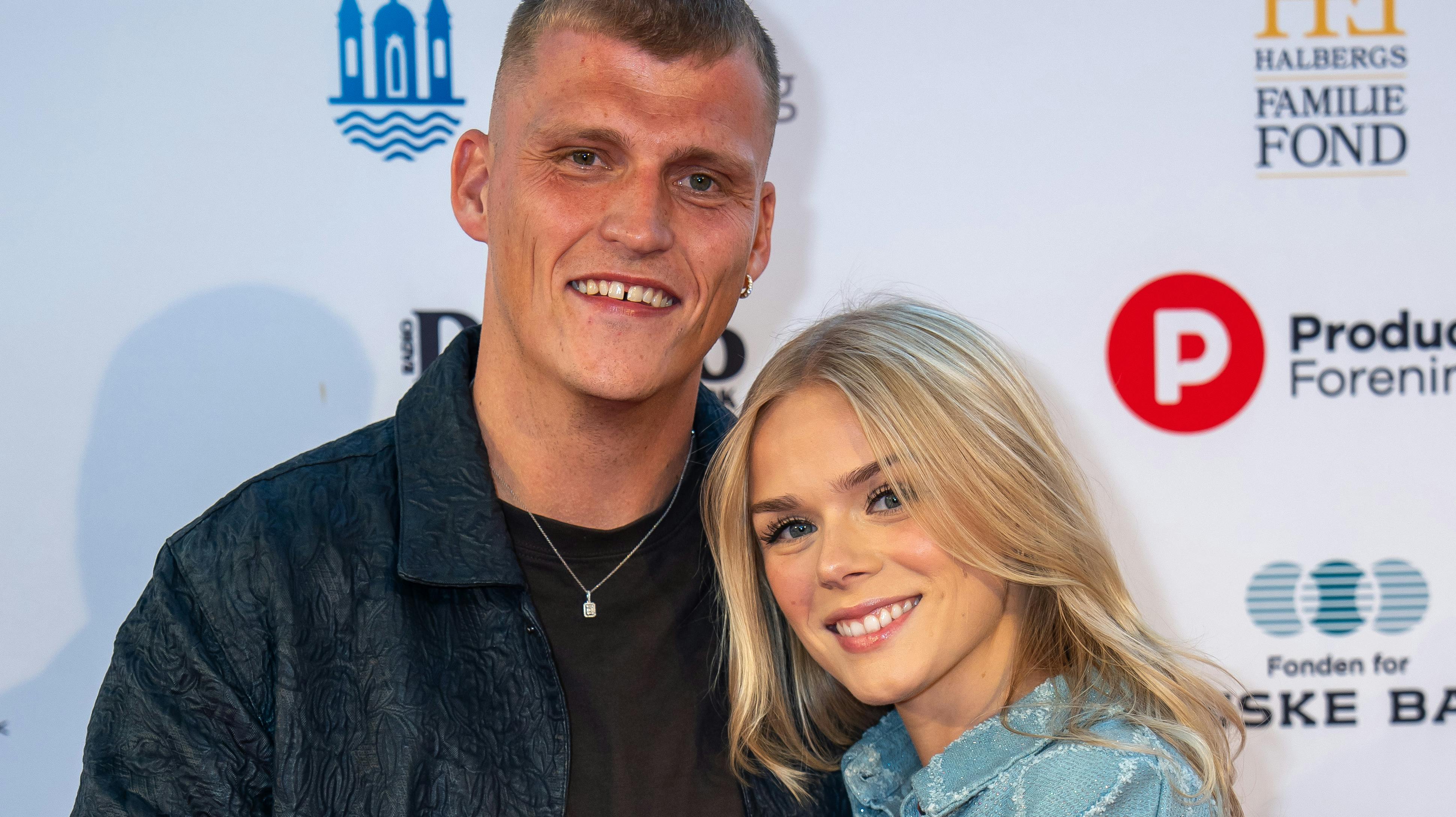 Kærligheden blomstrer mellem Sebastian Bull og Asta Björk.