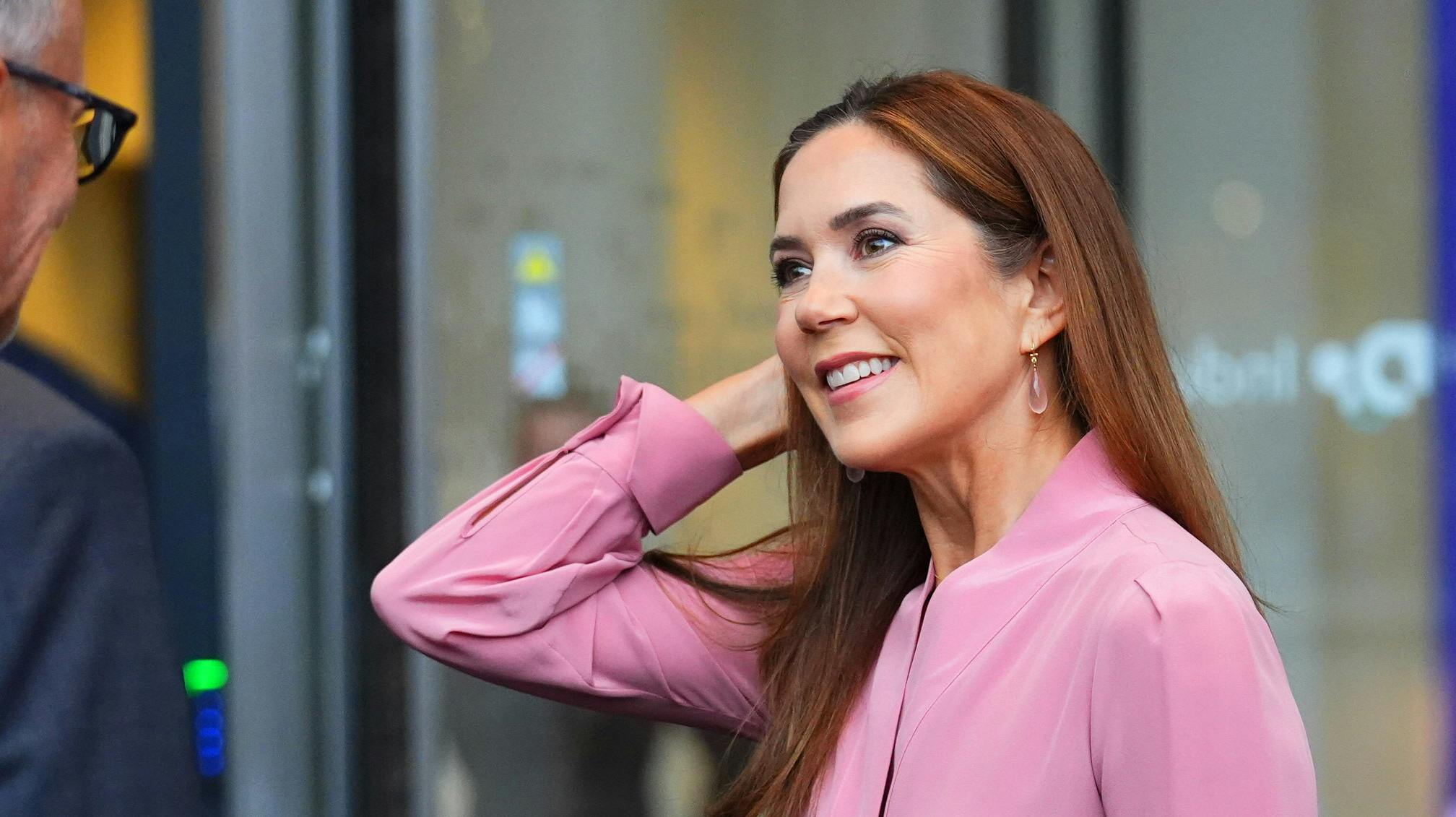 Dronning Mary med rødt hår