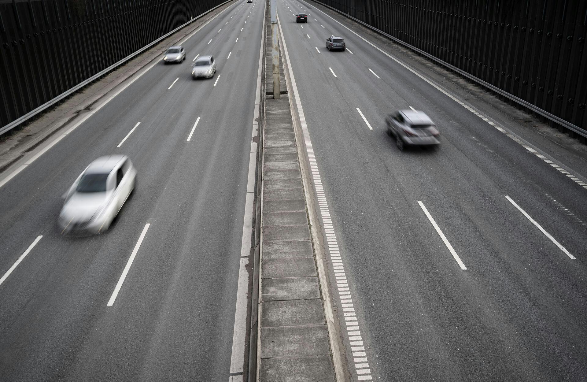 God plads på Helsingørmotorvejen ved Hellerup, mandag den 16. marts 2020. Danmark lukker ned på grund af COVID-19. Byrummet er stort set tomt. Pladser, parker, anlæg m.m. ligger øde hen. . (Foto: Liselotte Sabroe/Ritzau Scanpix)