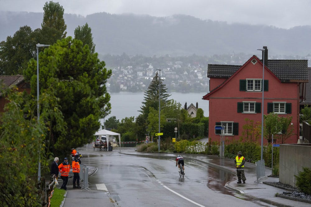 Torsdagens linjeløb for juniorer blev afviklet på våd asfalt i Zürich.&nbsp;&nbsp;