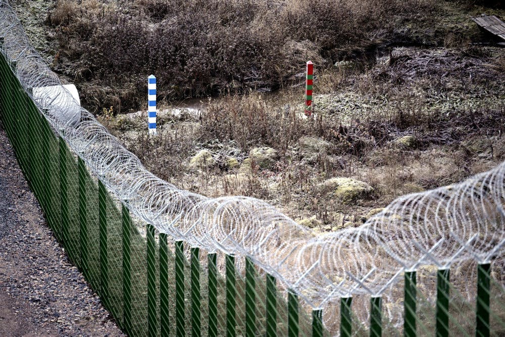 Finland har planer om at opsætte 200 kilometer hegn ved landets 1340 kilometer lange grænse til Rusland. Noget af hegnet er allerede sat op. (Arkivfoto)