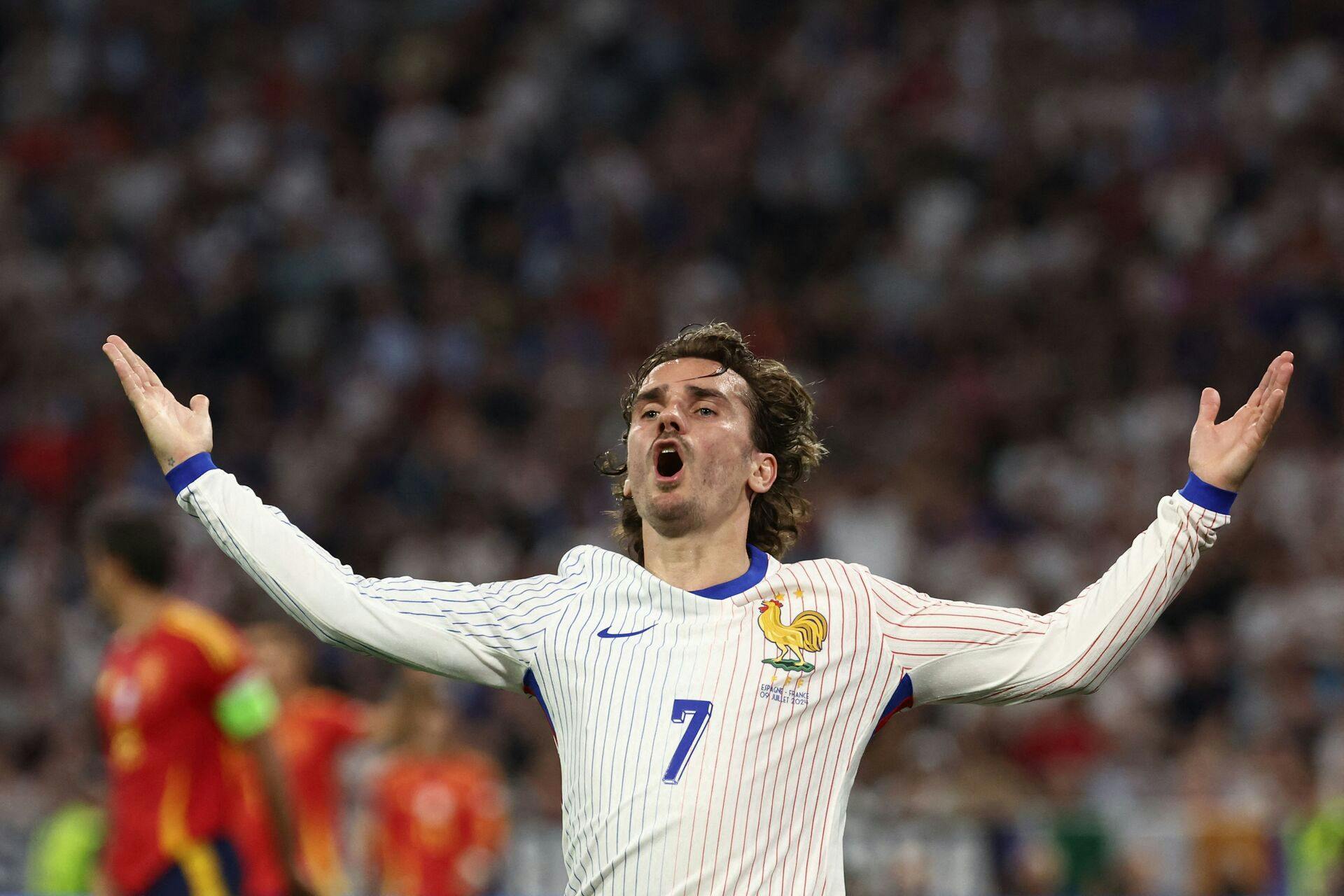 TOPSHOT – France's midfielder #07 Antoine Griezmann reacts during the UEFA Euro 2024 semi-final football match between Spain and France at the Munich Football Arena in Munich on July 9, 2024. (Photo by FRANCK FIFE / AFP)