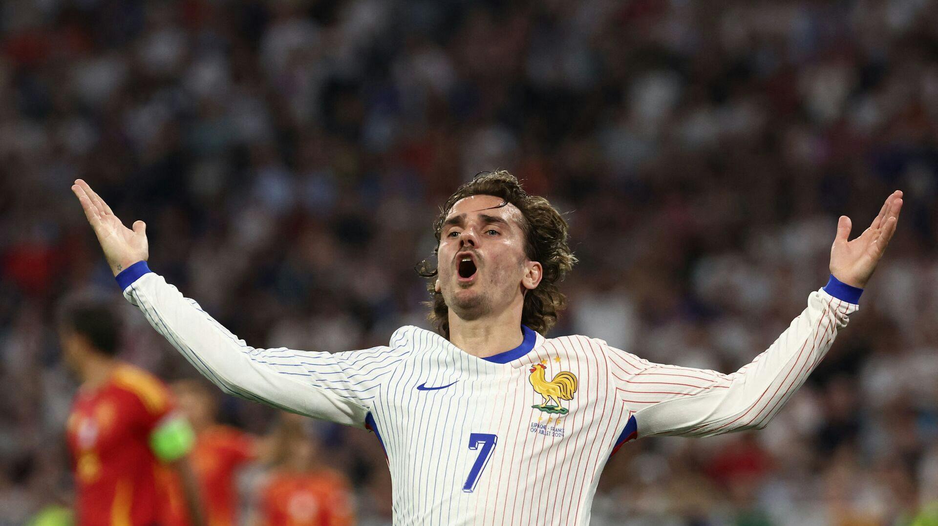 TOPSHOT – France's midfielder #07 Antoine Griezmann reacts during the UEFA Euro 2024 semi-final football match between Spain and France at the Munich Football Arena in Munich on July 9, 2024. (Photo by FRANCK FIFE / AFP)