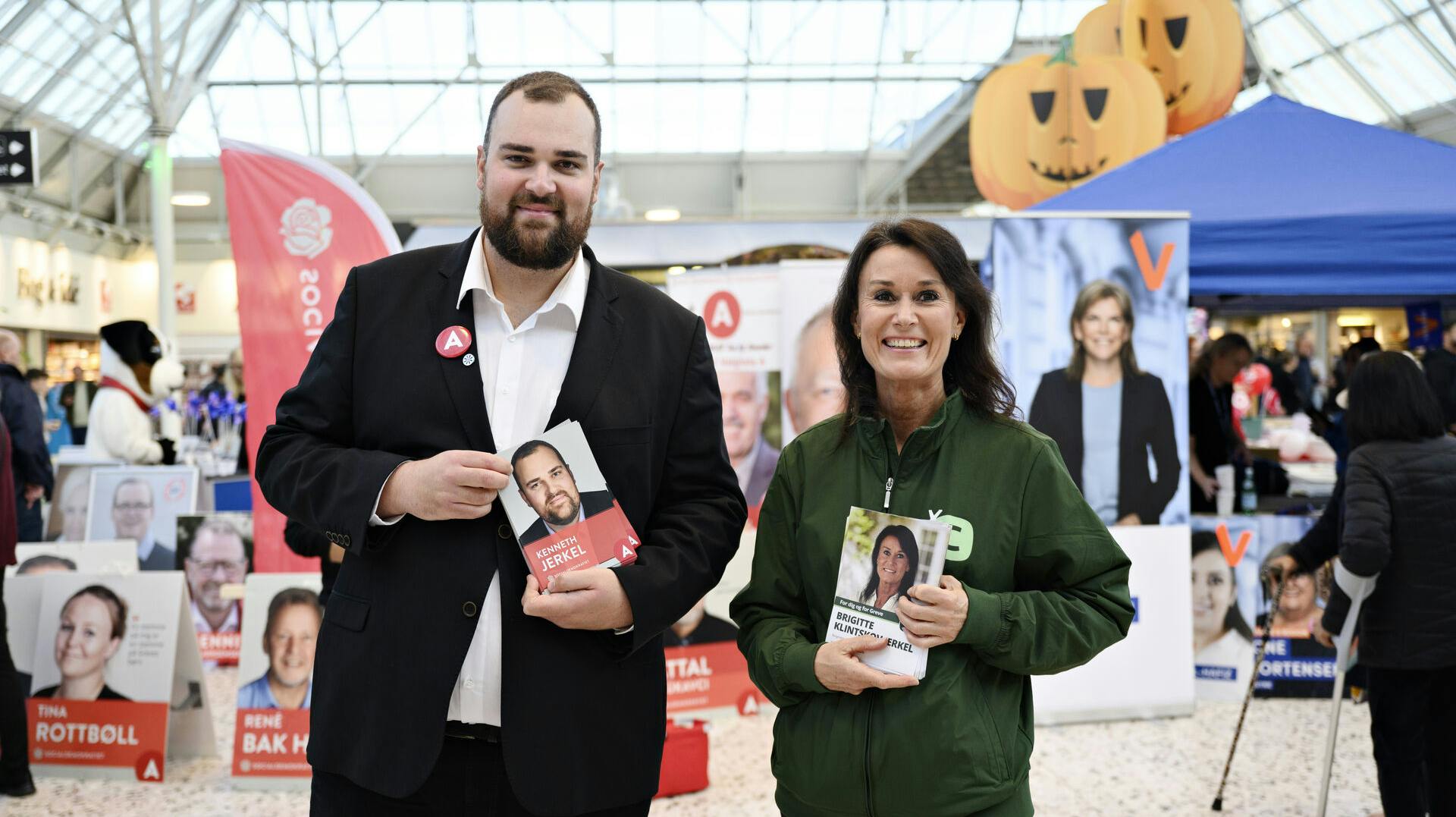 Kenneth Jerkel (th red.) er netop blevet dømt for at have begået vold sidste år - på billedet står han ved siden af sin mor, folketingspolitikeren Brigitte Klintskov Jerkel.