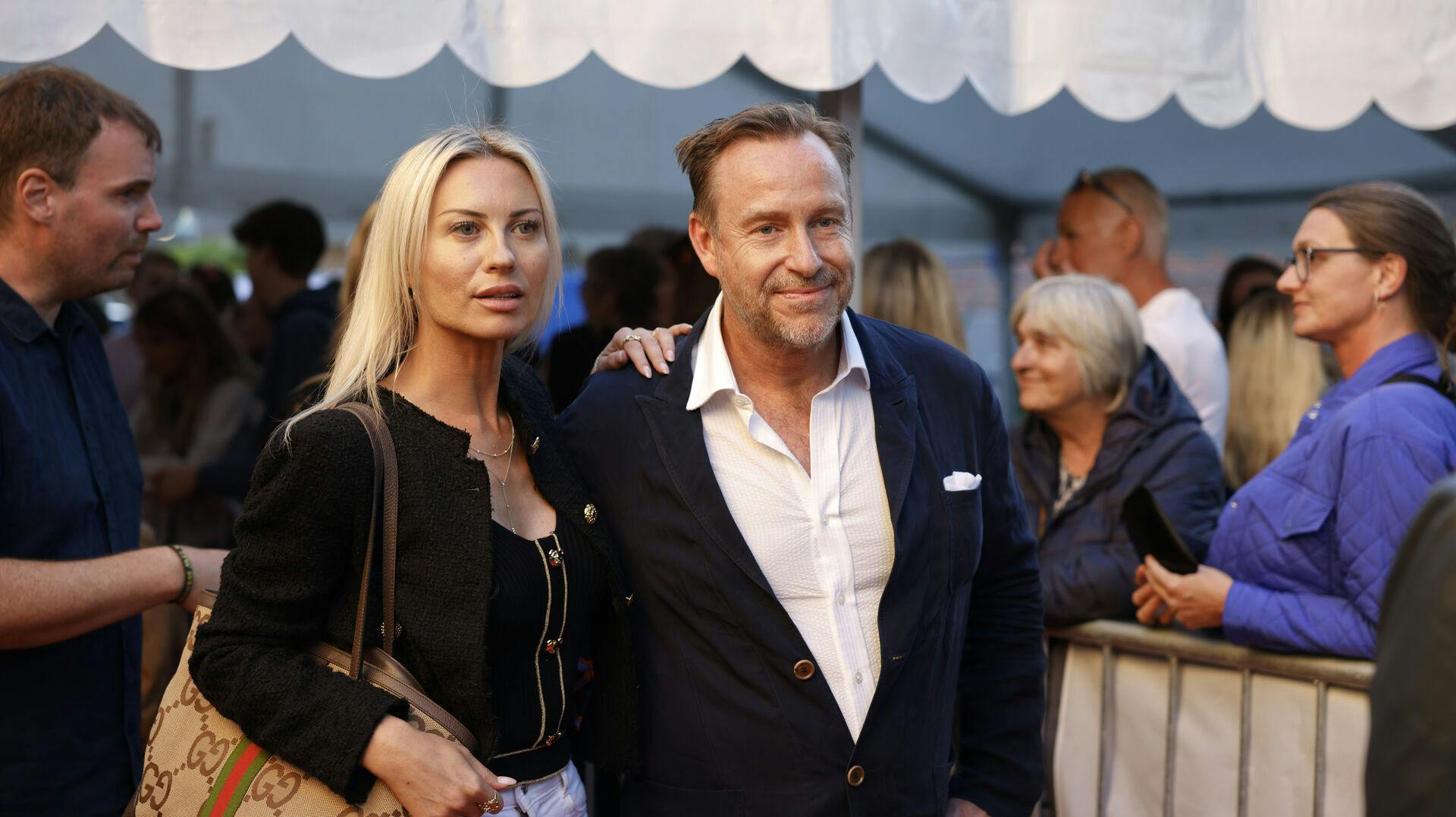 Forfatter Adam Price og Katherine Diez.