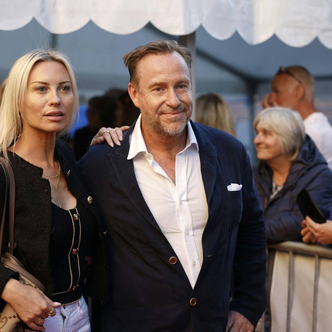 Forfatter Adam Price og Katherine Diez.