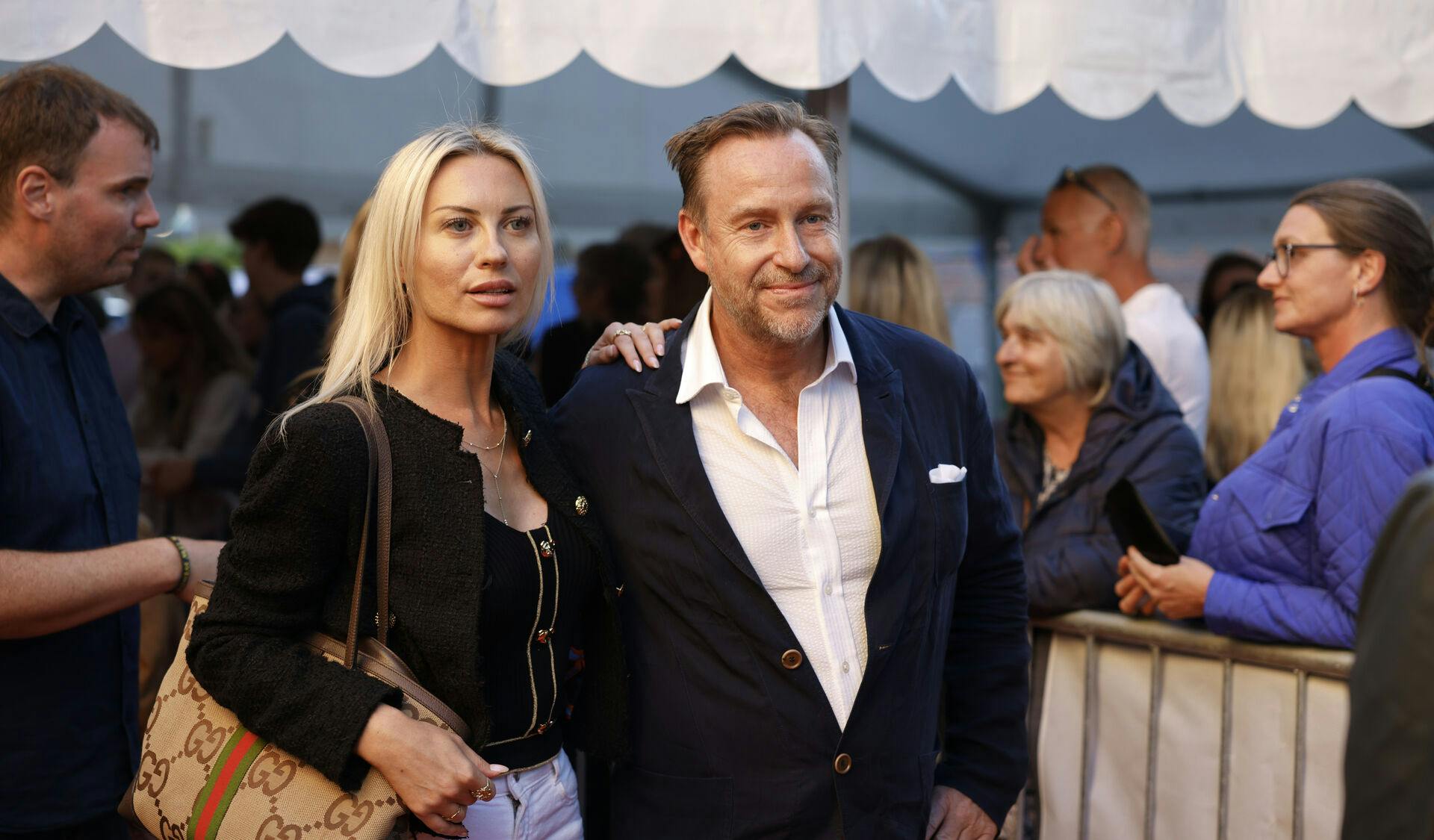 Forfatter Adam Price og Katherine Diez.