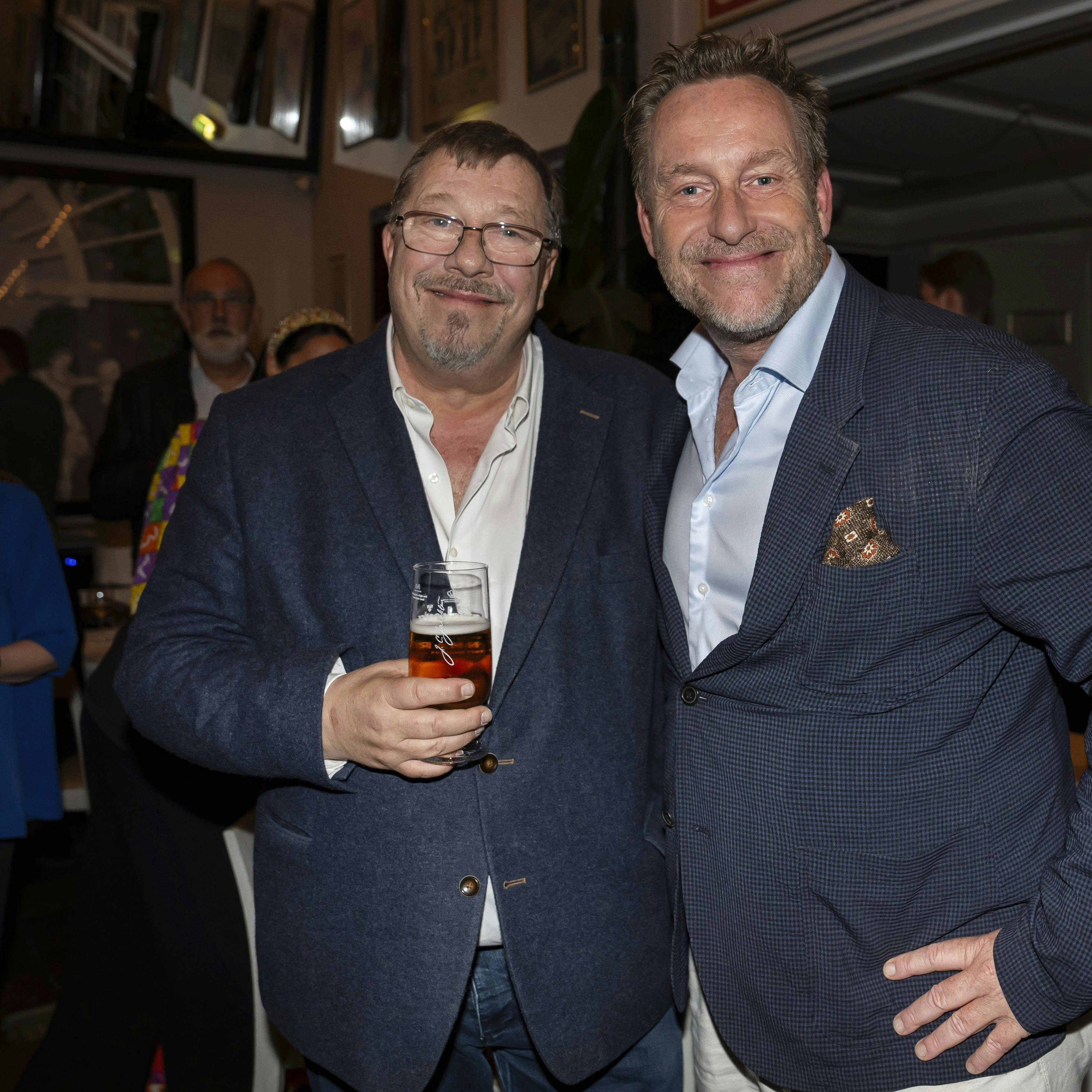 James Price kommer nu lillebror Adam til forsvar, efter udgivelsen af Katherine Diez' bog "I egen barm".