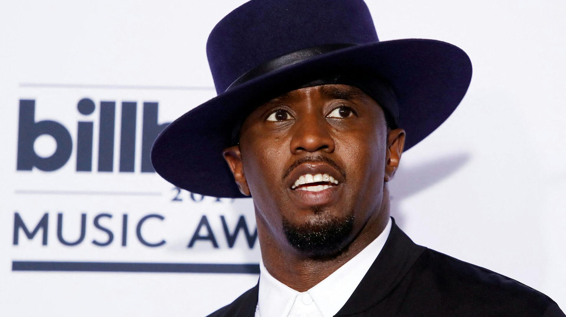 Flere end 100 personer sagsøger Sean "Diddy" Combs for seksuelle overgreb. Det skriver det franske nyhedsbureau AFP.
