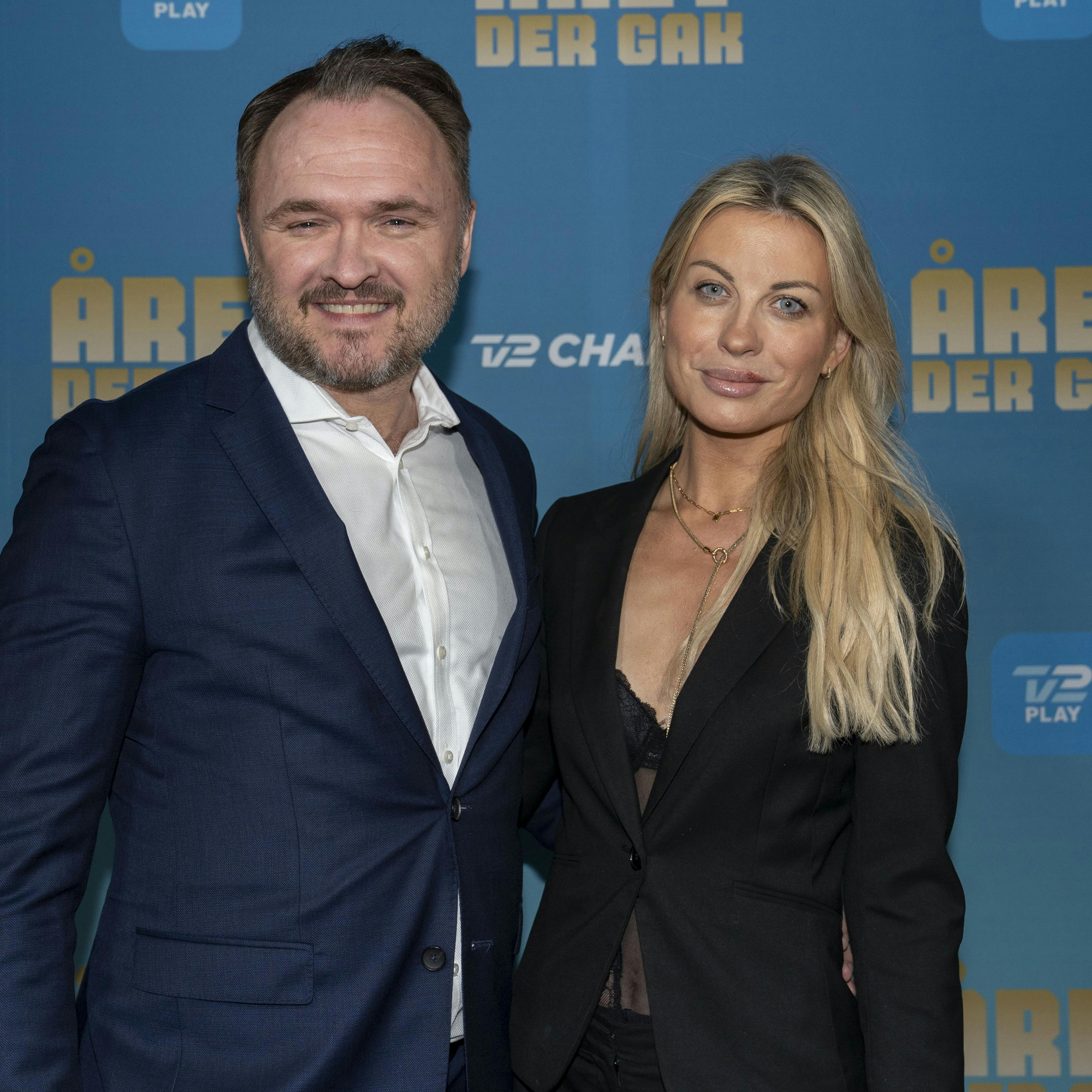 OPGAVE: Optagelser til TV 2 Charlie-showet ”Året der gak”. Her rød løberDATO: 20211208STED: Falkoner salenJOURNALIST: Alexander Borch Nielsen og Laura Dalgaard HansenFOTOGRAF: Hanne Juul