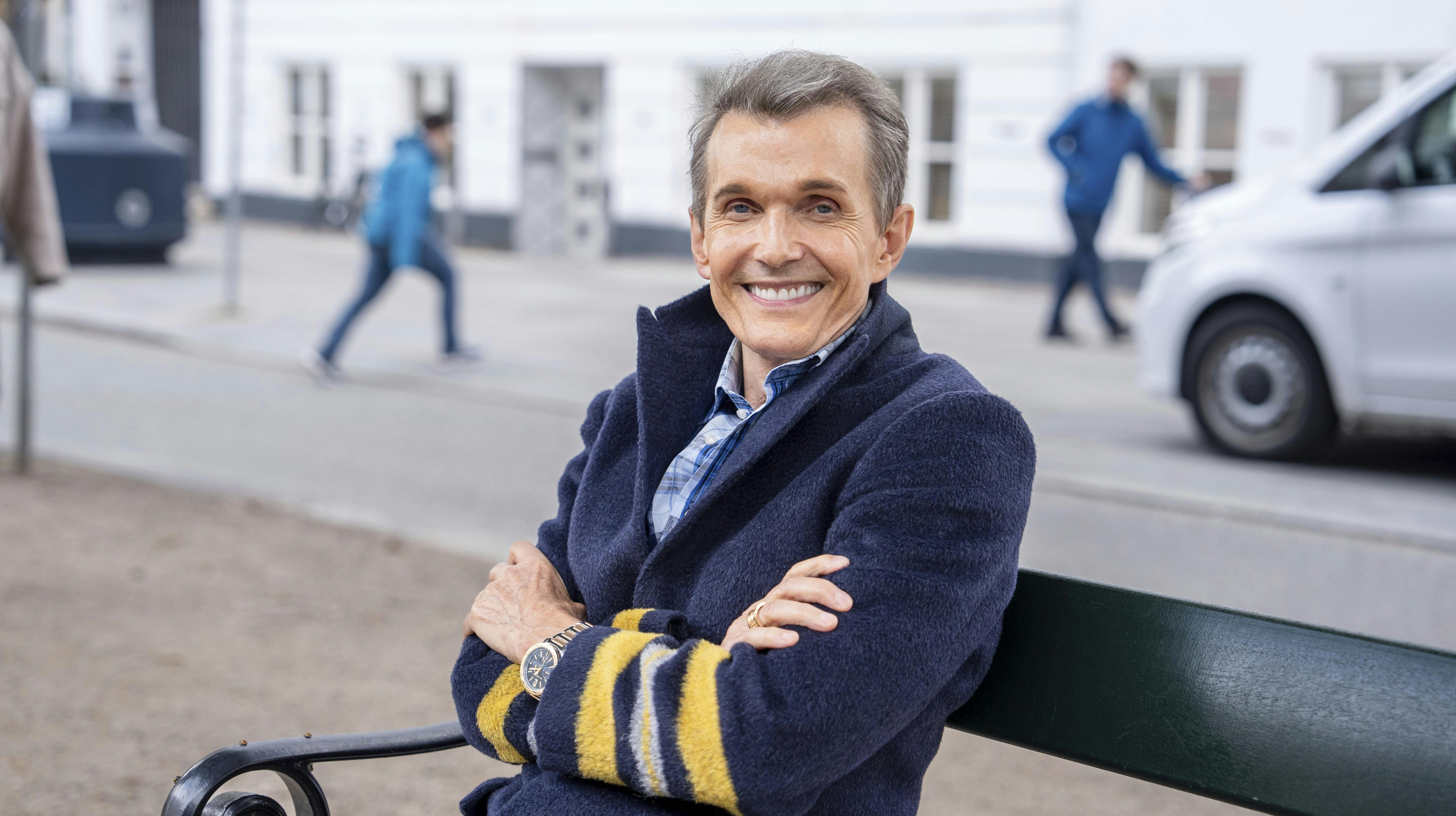 - Jeg har fået lov til at gøre alle mine drømme til virkelighed, jubler bogaktuelle Ole Henriksen, 73, som har planer om at trække sig tilbage om et par år.