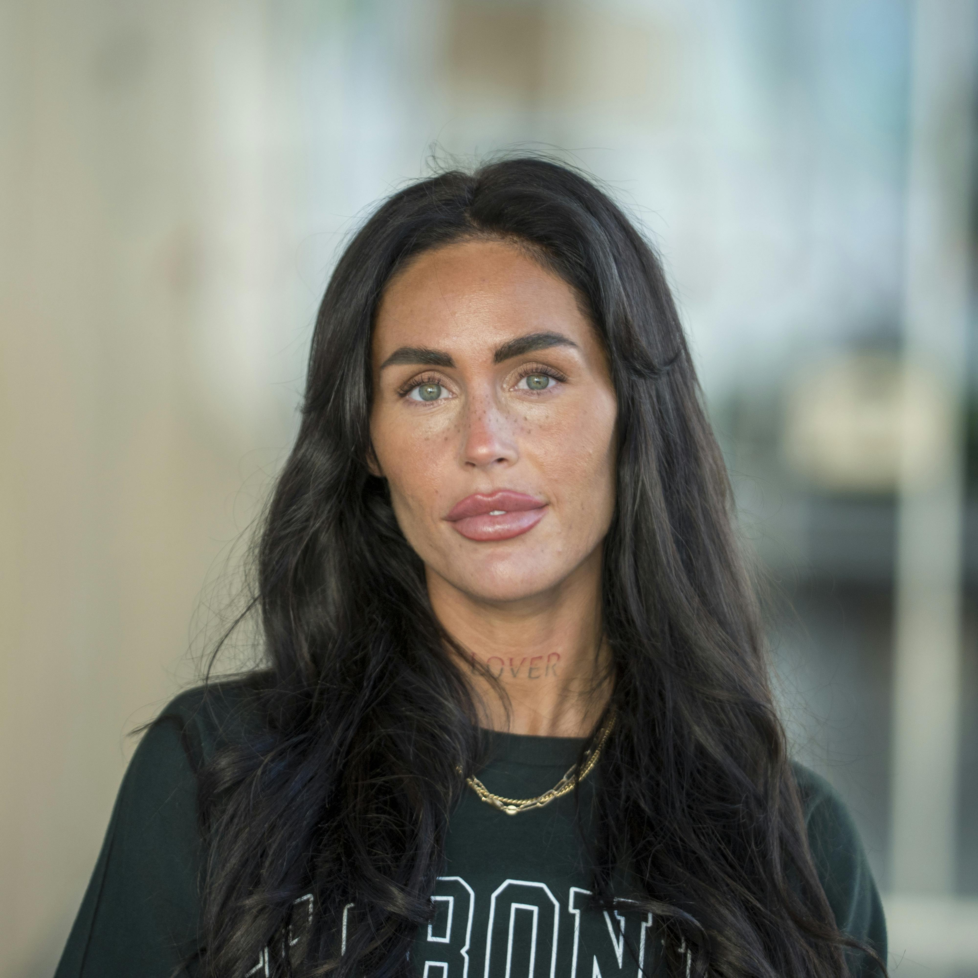 Nu tyder det på, at Anna Seneca igen er stødt ind i problemer med kærligheden.