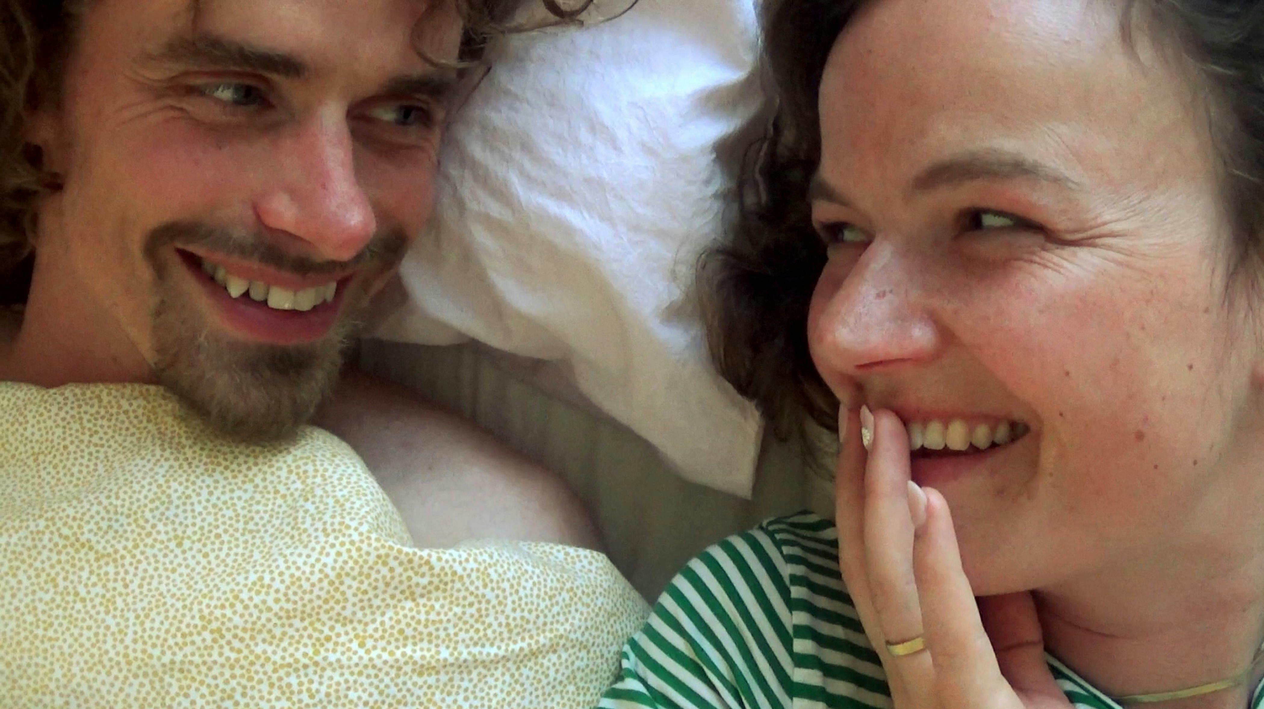 Efter tre år i kollektivet flytter Rolf nu ud. Men er det for at flytte sammen med Nina?