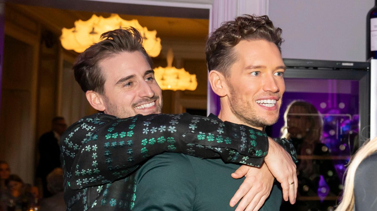 Morten Kjeldgaard og Frederik Haun er meget taknemmelige for den hjælp, de fik fra rugemoderen til at give dem tvillinger. Måske også mere taknemmelig end loven tillader, viser det sig nu.