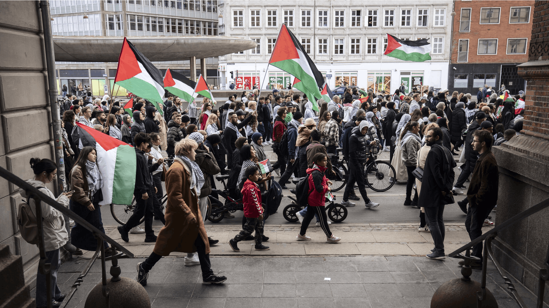 Politiet har beslaglagt en dukke til lørdagens propalæstinensiske demonstration i København. Dukken var påklistret et billede af Benjamin Netanyahus ansigt med teksten "udslet Israel".