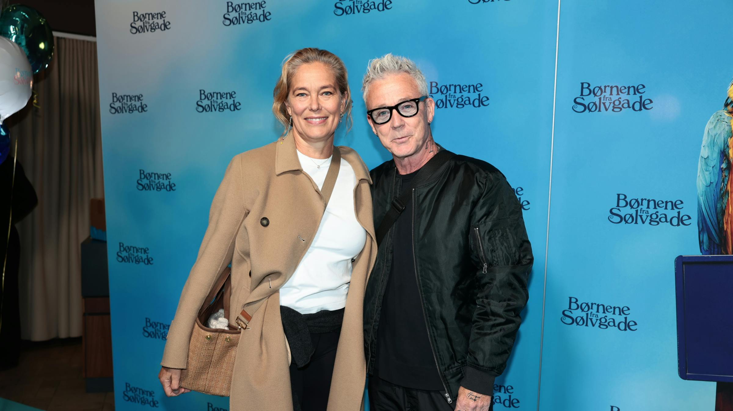 Thomas Helmig sammen med sin kone, Renée Toft Simonsen, til premieren på filmen "Børnene fra Sølvgade".