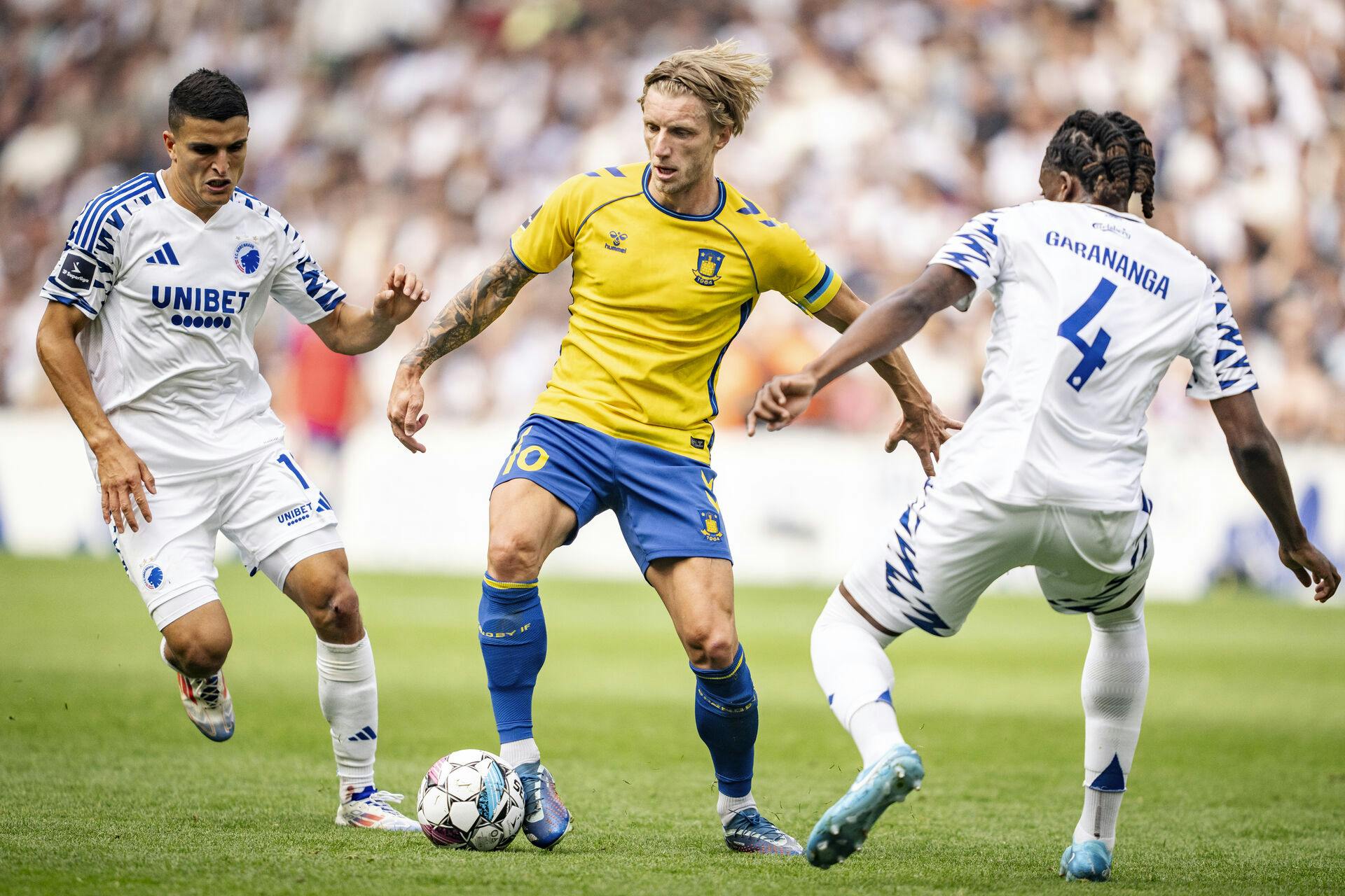 I Brøndbys 3-1 nederlag til FC København i Parken den 1. september, var Daniel Wass stadig anfører for Brøndby. Det er han ikke længere, og fravalget af ham har været hårdt.