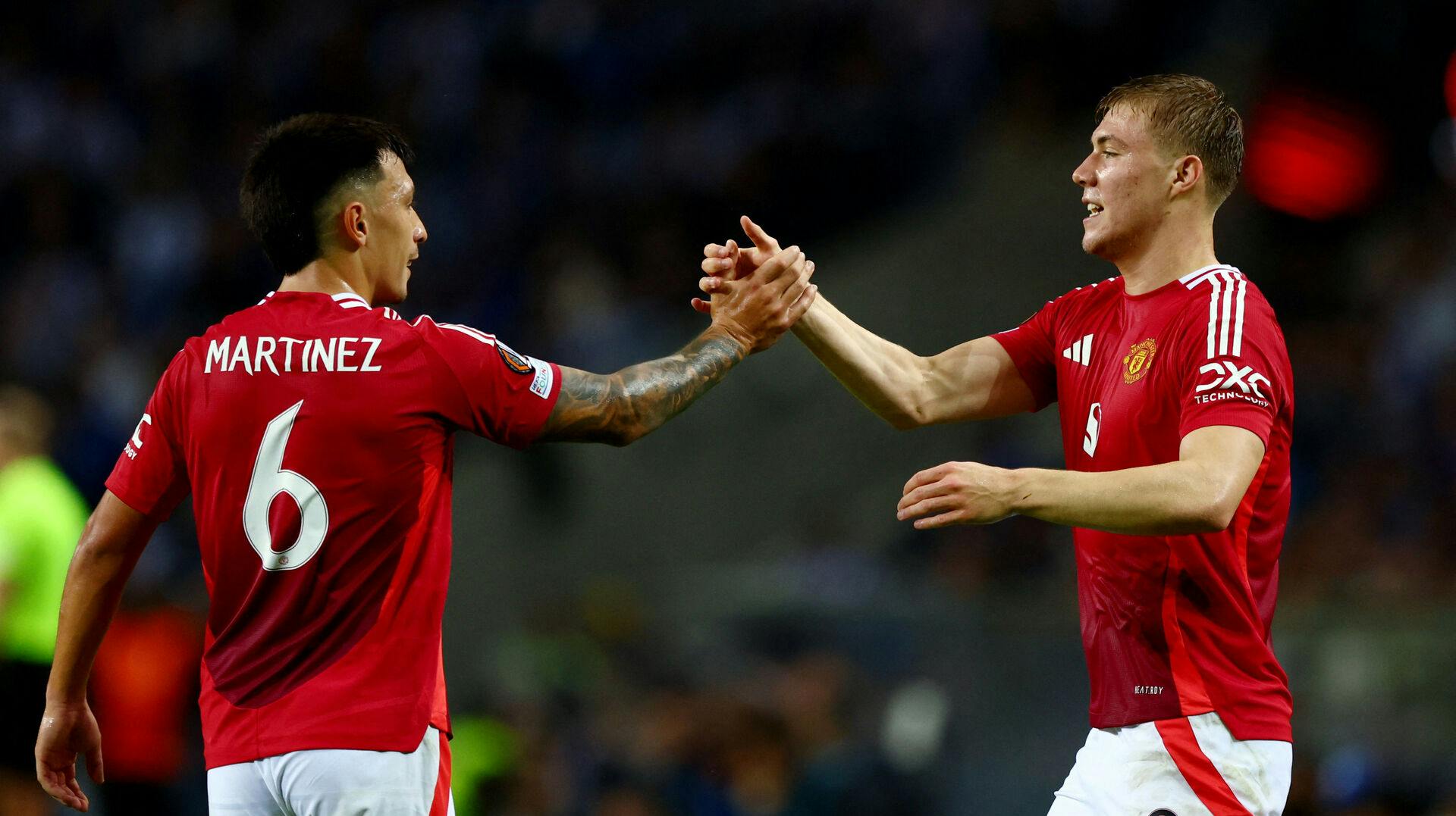 Lisandro Martinez, holdkammerat med Rasmus Højlund i Manchester United, skal være far for første gang. Det afslører argentineren på Instagram.