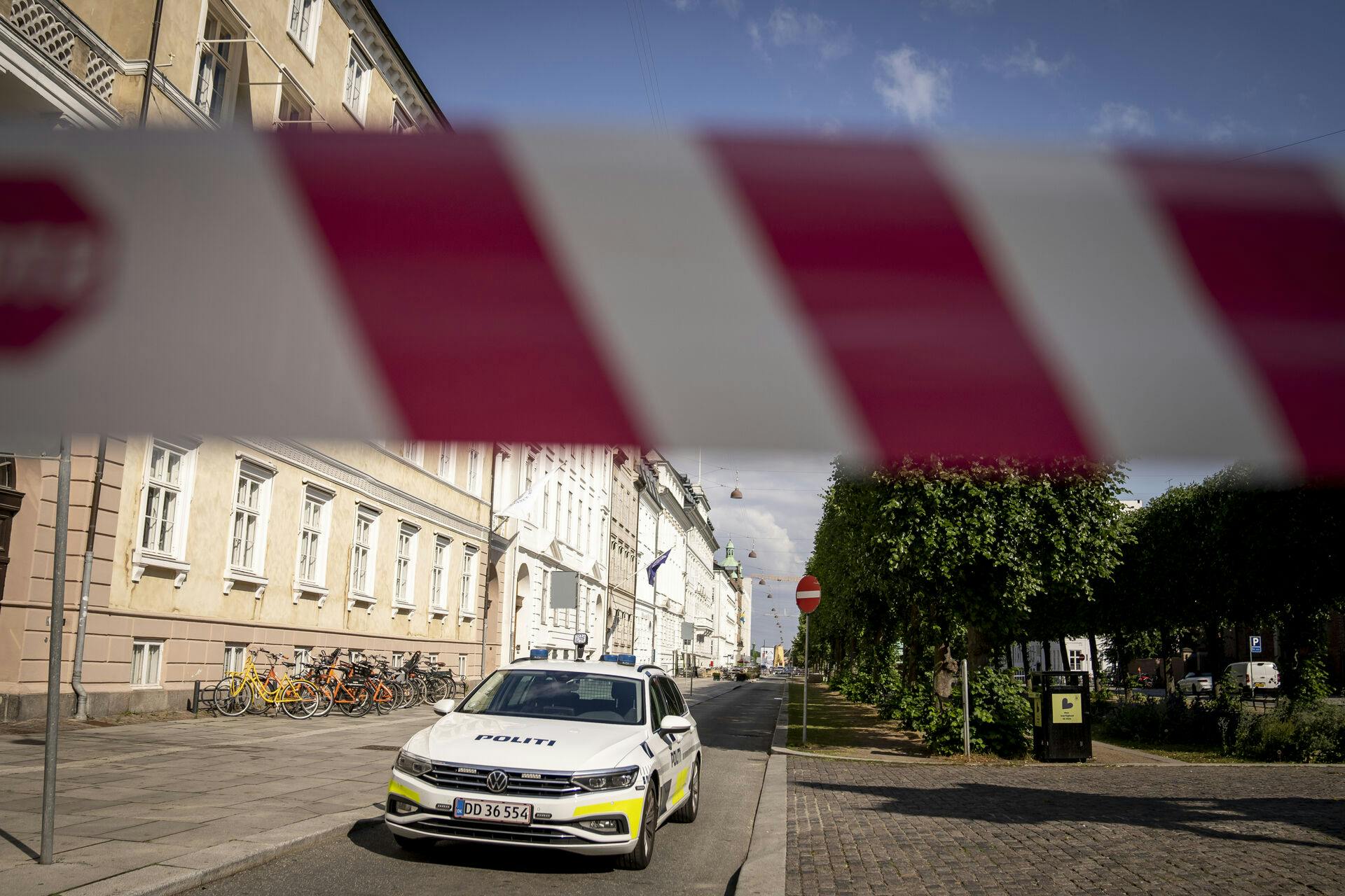 Politiet har tirsdag slået til mod, hvad politiet betegner som et omfattende kokainnetværk, som har stået bag indsmuglingen af kilovis af narkotika til Danmark. 