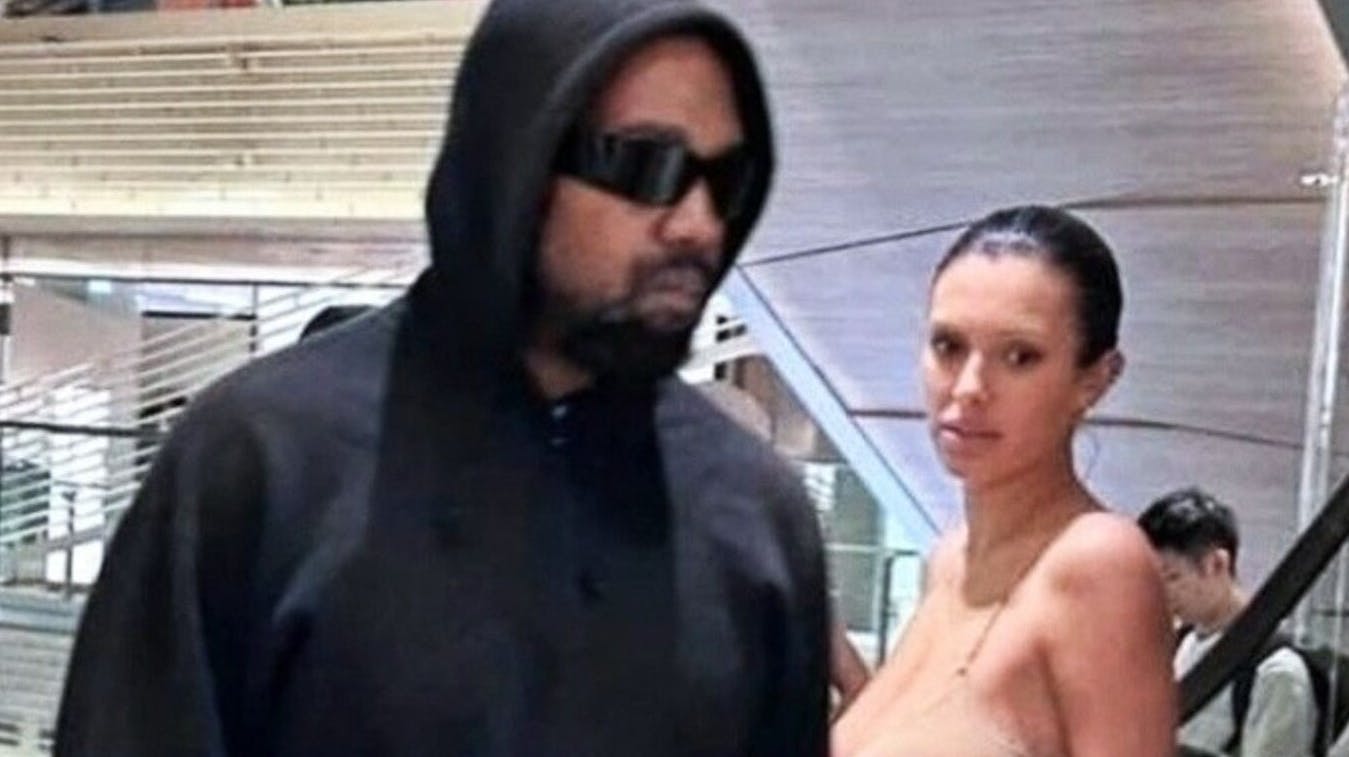 Kanye West og Bianca Censori er sammen rejst væk fra skilsmisserygterne. De plejer tilsyneladende deres kuldsejlede kærlighed i den japanske hovedstad.