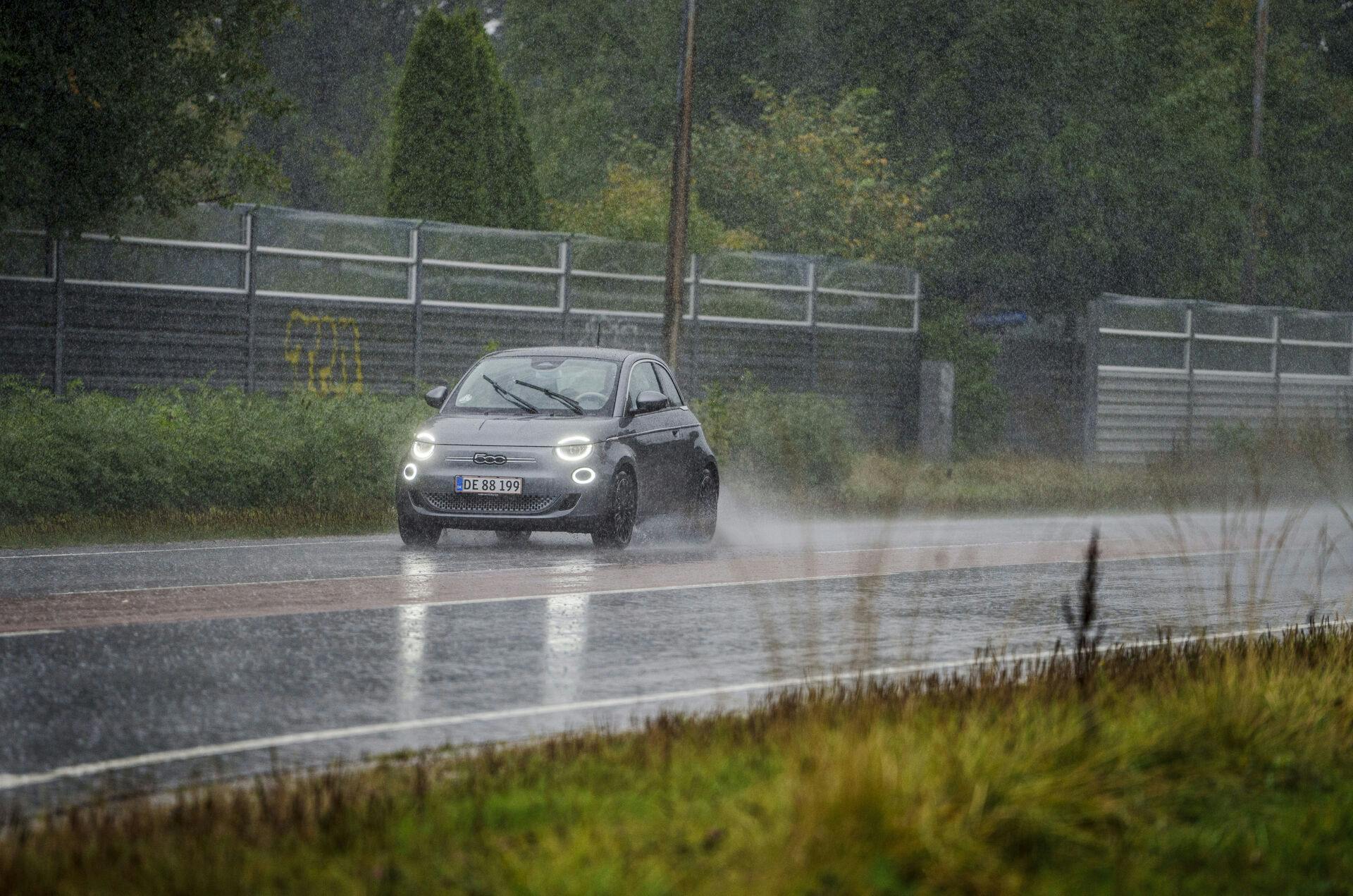 Det bliver vådt og blæsende, lyder det fra DMI. (Arkivfoto)