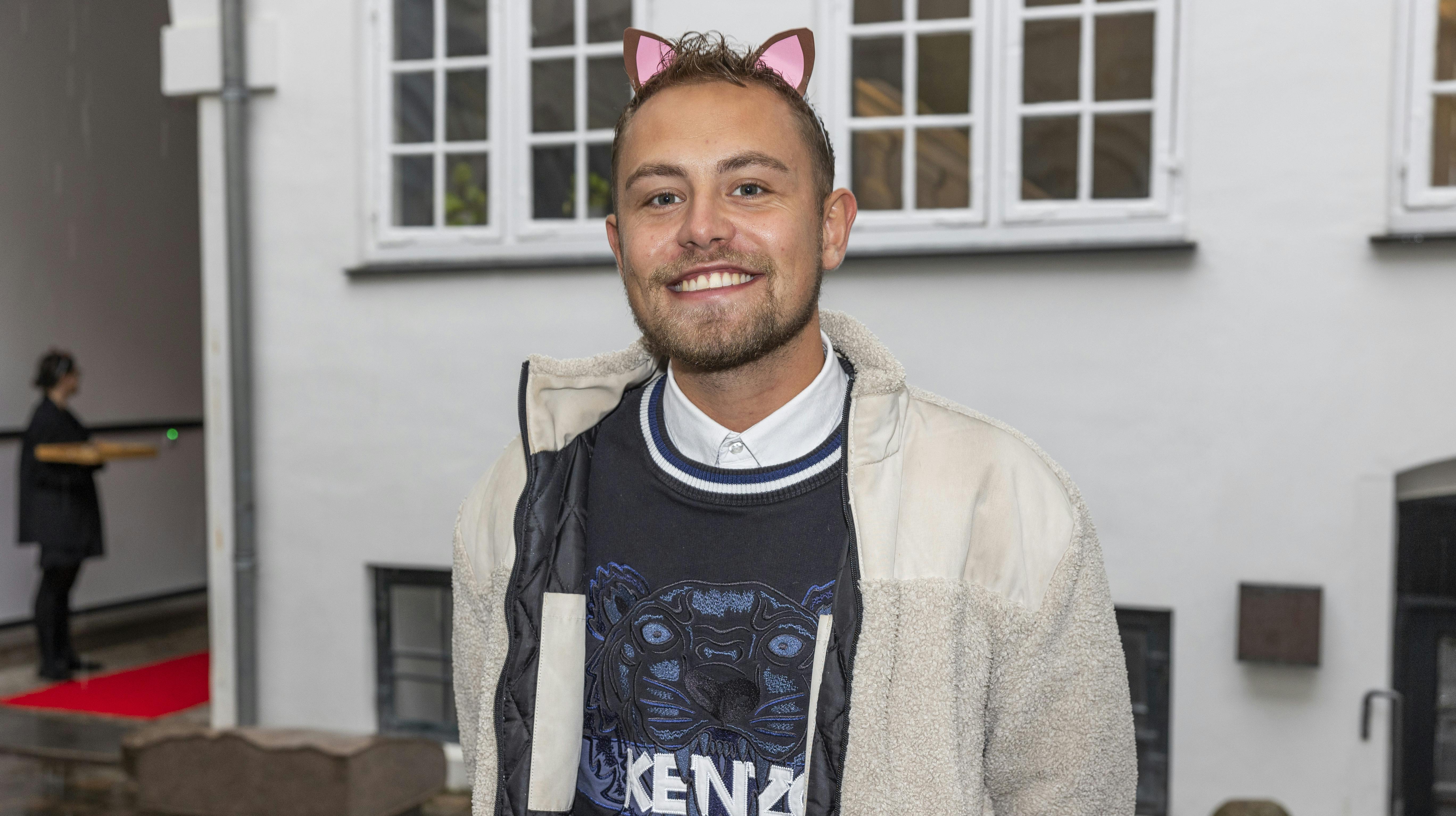 Mads fra "Bachelorette" giver den ikke kun gas, når han påtager sig katteørerne. 