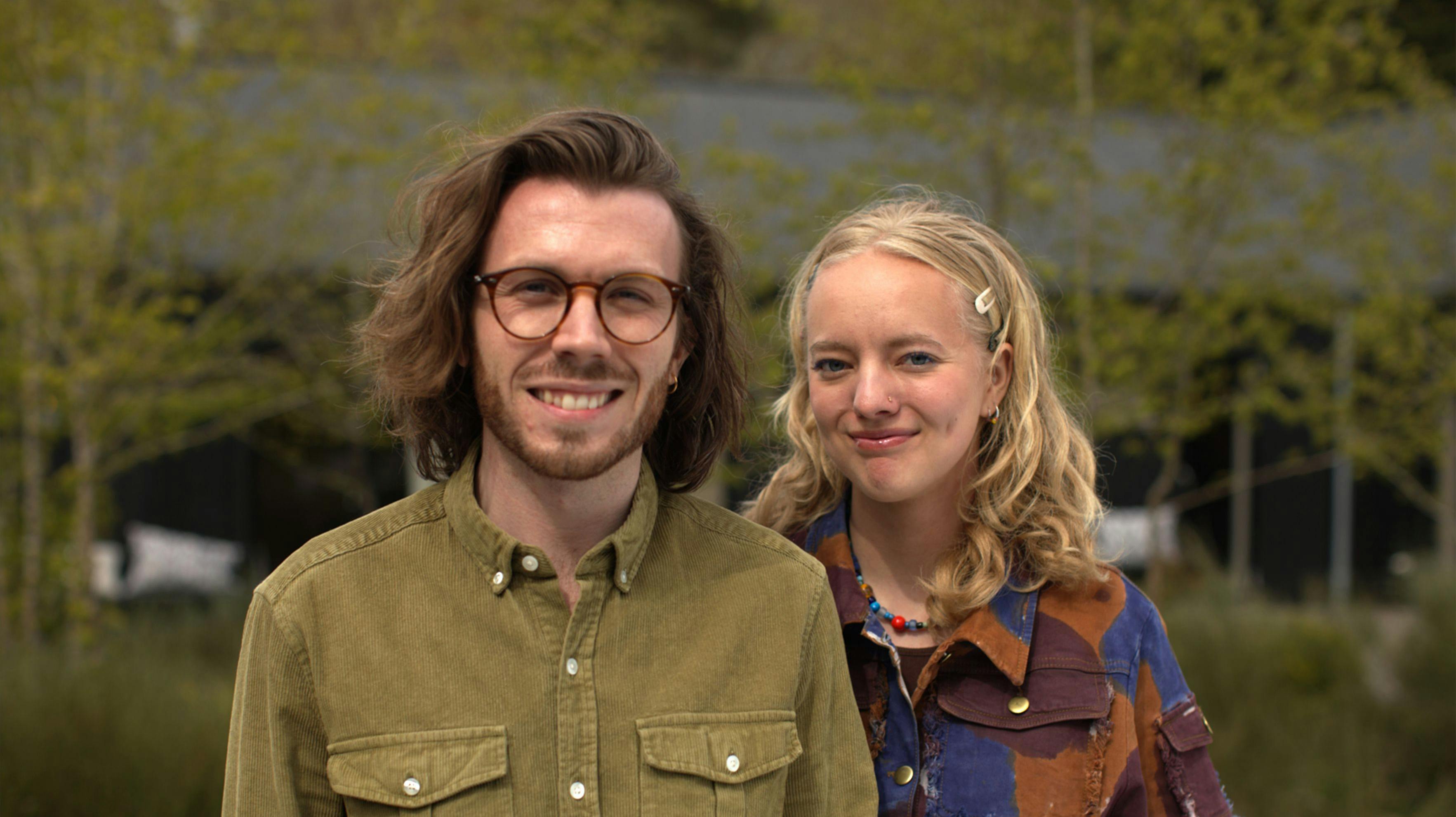 Katrine Skov-Hansen og Noah Sturis mødte hinanden gennem det politiske parti Alternativet, som de begge er medlem af. 