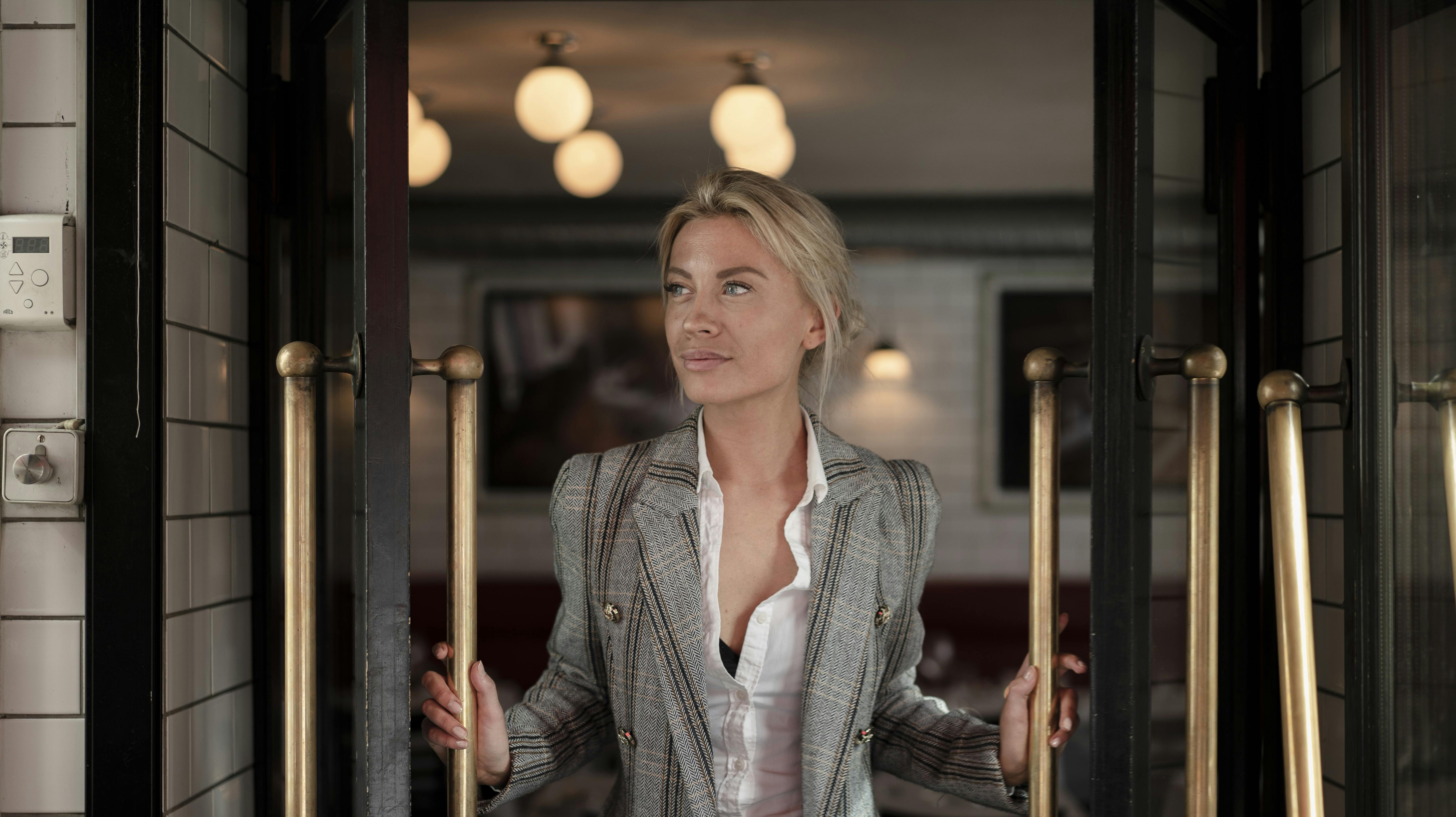 Katherine Diez, influencer, litteraturanmelder og kulturdebattør.
