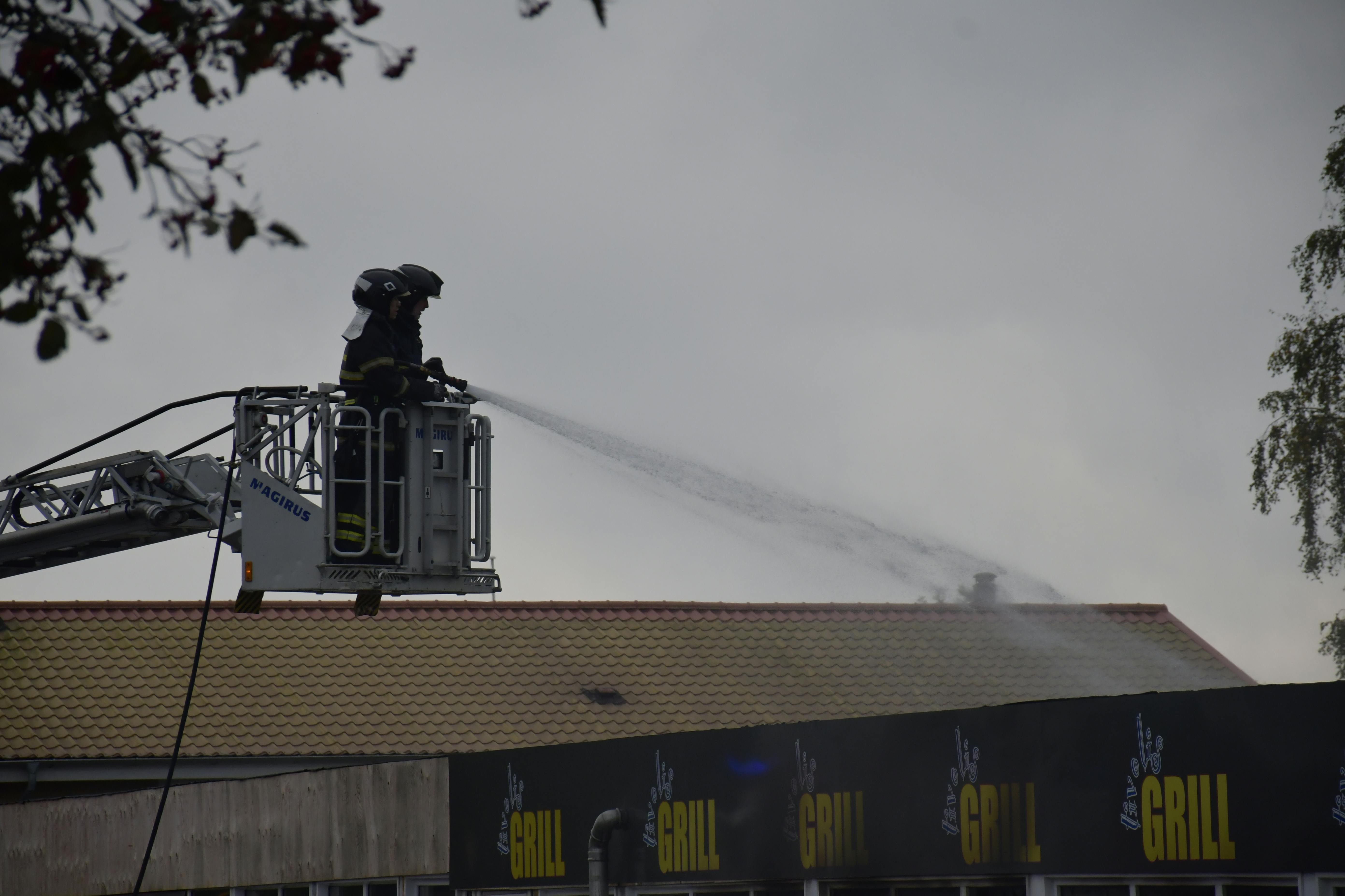 Der var gang i brandslukningen onsdag, da grillbaren brød i brand.