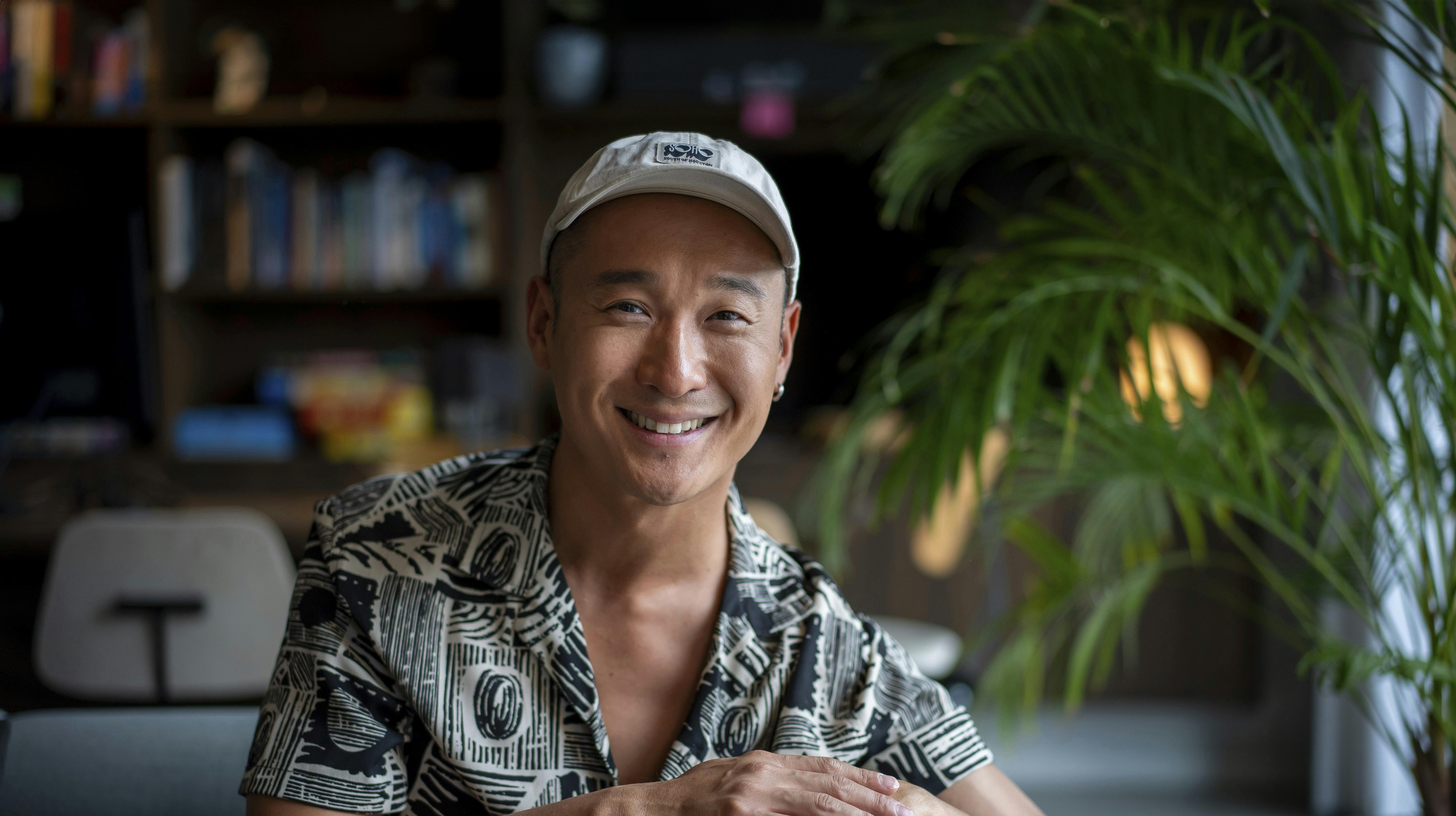 Morten Mortensen, 37, levede et festligt liv i London, hvor han var tjener på en medlemsklub i Soho, hvor de kongelige kom.