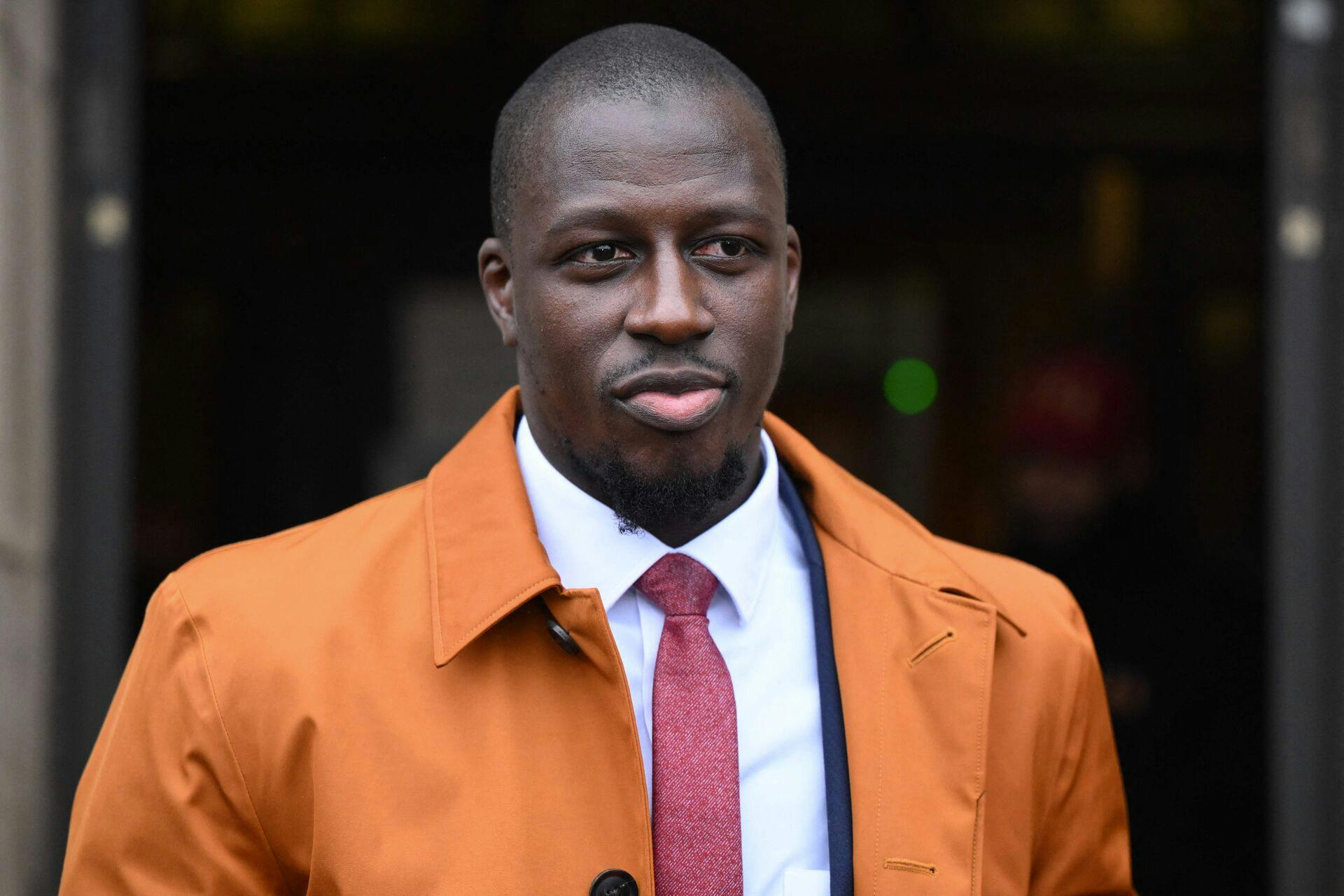 Den tidligere Manchester City-venstreback, Benjamin Mendy, sagsøger Manchester City for lidt mere end 100 millioner kroner, efter de stoppede med at udbetale hans løn i 2021, da han blev sigtet for voldtægt og seksuelle overgreb. 
