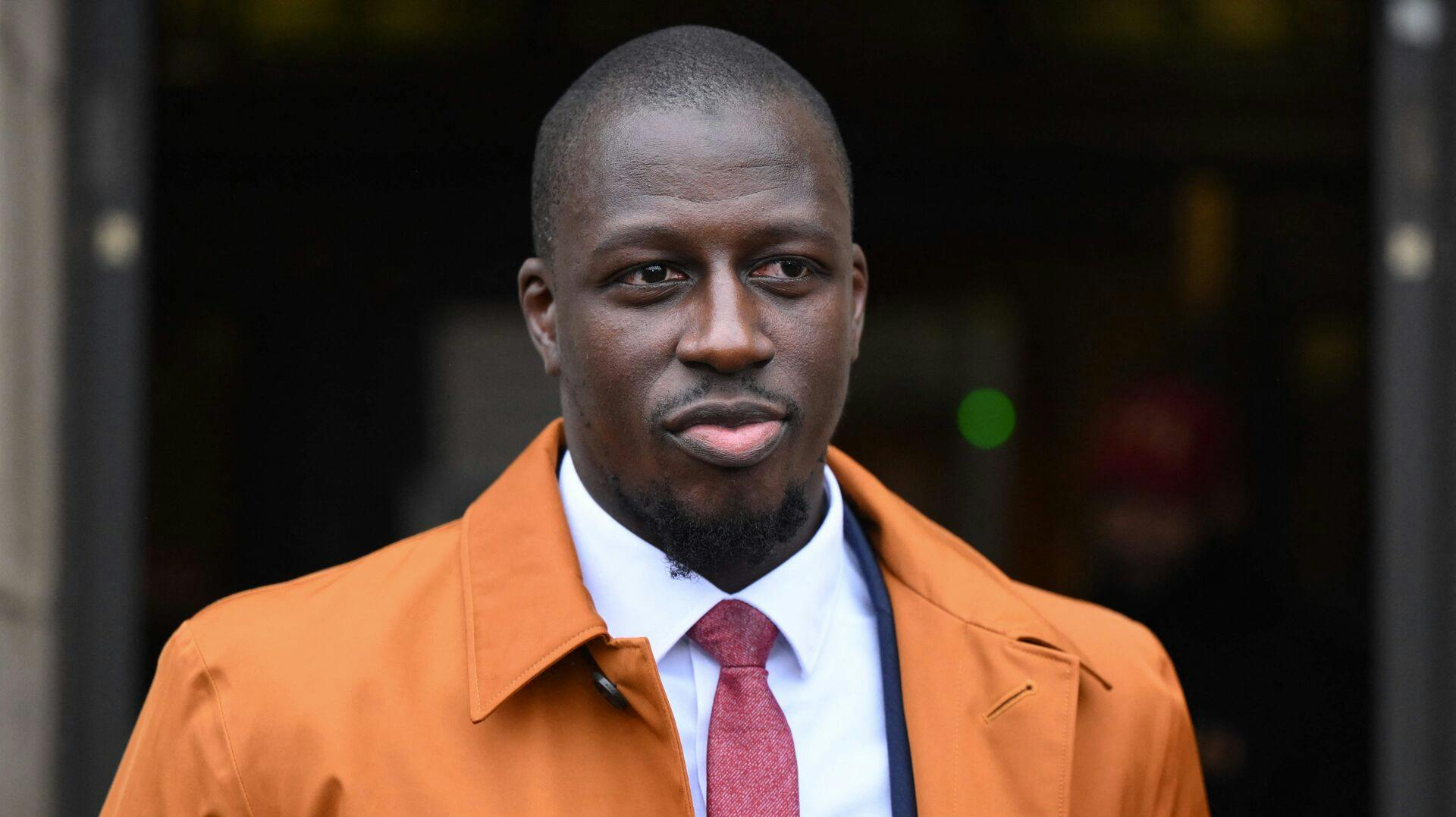 Den tidligere Manchester City-venstreback, Benjamin Mendy, sagsøger Manchester City for lidt mere end 100 millioner kroner, efter de stoppede med at udbetale hans løn i 2021, da han blev sigtet for voldtægt og seksuelle overgreb.